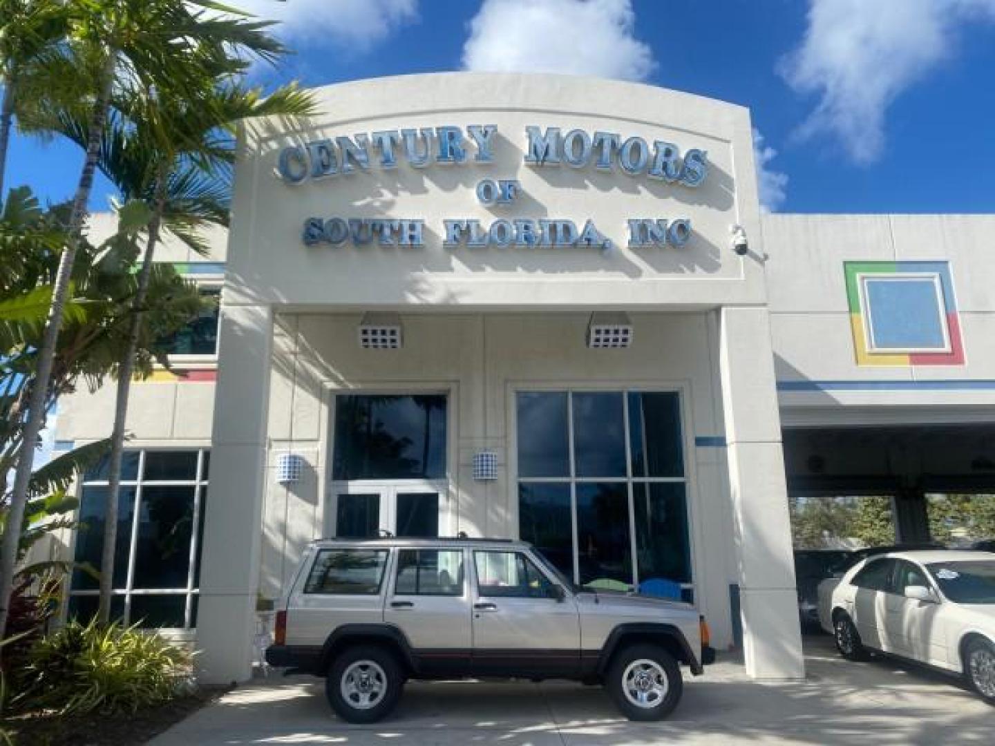 1996 Stone White (CC) /Dark Sand Jeep Cherokee Sport FL LOW MILES 77,388 4WD 4.0 6 CYL (1J4FJ68S2TL) with an 4.0L MPI I6 Engine engine, Automatic transmission, located at 4701 North Dixie Hwy, Pompano Beach, FL, 33064, (954) 422-2889, 26.240938, -80.123474 - OUR WEBPAGE FLORIDACARS1.COM HAS OVER 100 PHOTOS AND FREE CARFAX LINK 1996 JEEP CHEROKEE SPORT 4.0 6 CYL 4WD FL TITLE LOW MILES 77,388 VIN: 1J4FJ68S2TL171877 1 J 4 F J 6 8 S 2 T L 1 7 1 8 7 7 4 DOOR WAGON/SPORT UTILITY 4.0L I6 F GASOLINE REAR WHEEL DRIVE W/ 4X4 Top Features Cloth Seats Basic Feature- Photo#0