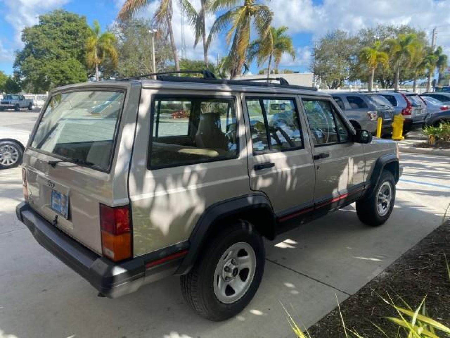 1996 Stone White (CC) /Dark Sand Jeep Cherokee Sport FL LOW MILES 77,388 4WD 4.0 6 CYL (1J4FJ68S2TL) with an 4.0L MPI I6 Engine engine, Automatic transmission, located at 4701 North Dixie Hwy, Pompano Beach, FL, 33064, (954) 422-2889, 26.240938, -80.123474 - OUR WEBPAGE FLORIDACARS1.COM HAS OVER 100 PHOTOS AND FREE CARFAX LINK 1996 JEEP CHEROKEE SPORT 4.0 6 CYL 4WD FL TITLE LOW MILES 77,388 VIN: 1J4FJ68S2TL171877 1 J 4 F J 6 8 S 2 T L 1 7 1 8 7 7 4 DOOR WAGON/SPORT UTILITY 4.0L I6 F GASOLINE REAR WHEEL DRIVE W/ 4X4 Top Features Cloth Seats Basic Feature- Photo#7