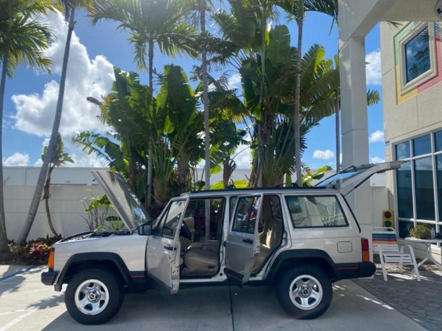 1996 Stone White (CC) /Dark Sand Jeep Cherokee Sport FL LOW MILES 77,388 4WD 4.0 6 CYL (1J4FJ68S2TL) with an 4.0L MPI I6 Engine engine, Automatic transmission, located at 4701 North Dixie Hwy, Pompano Beach, FL, 33064, (954) 422-2889, 26.240938, -80.123474 - OUR WEBPAGE FLORIDACARS1.COM HAS OVER 100 PHOTOS AND FREE CARFAX LINK 1996 JEEP CHEROKEE SPORT 4.0 6 CYL 4WD FL TITLE LOW MILES 77,388 VIN: 1J4FJ68S2TL171877 1 J 4 F J 6 8 S 2 T L 1 7 1 8 7 7 4 DOOR WAGON/SPORT UTILITY 4.0L I6 F GASOLINE REAR WHEEL DRIVE W/ 4X4 Top Features Cloth Seats Basic Feature- Photo#8