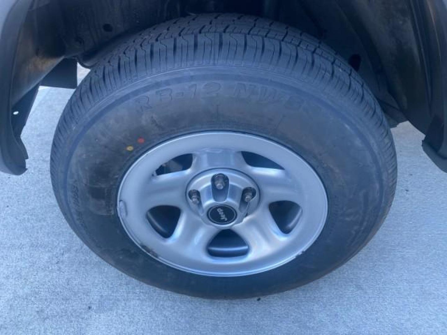 1996 Stone White (CC) /Dark Sand Jeep Cherokee Sport FL LOW MILES 77,388 4WD 4.0 6 CYL (1J4FJ68S2TL) with an 4.0L MPI I6 Engine engine, Automatic transmission, located at 4701 North Dixie Hwy, Pompano Beach, FL, 33064, (954) 422-2889, 26.240938, -80.123474 - OUR WEBPAGE FLORIDACARS1.COM HAS OVER 100 PHOTOS AND FREE CARFAX LINK 1996 JEEP CHEROKEE SPORT 4.0 6 CYL 4WD FL TITLE LOW MILES 77,388 VIN: 1J4FJ68S2TL171877 1 J 4 F J 6 8 S 2 T L 1 7 1 8 7 7 4 DOOR WAGON/SPORT UTILITY 4.0L I6 F GASOLINE REAR WHEEL DRIVE W/ 4X4 Top Features Cloth Seats Basic Feature- Photo#19