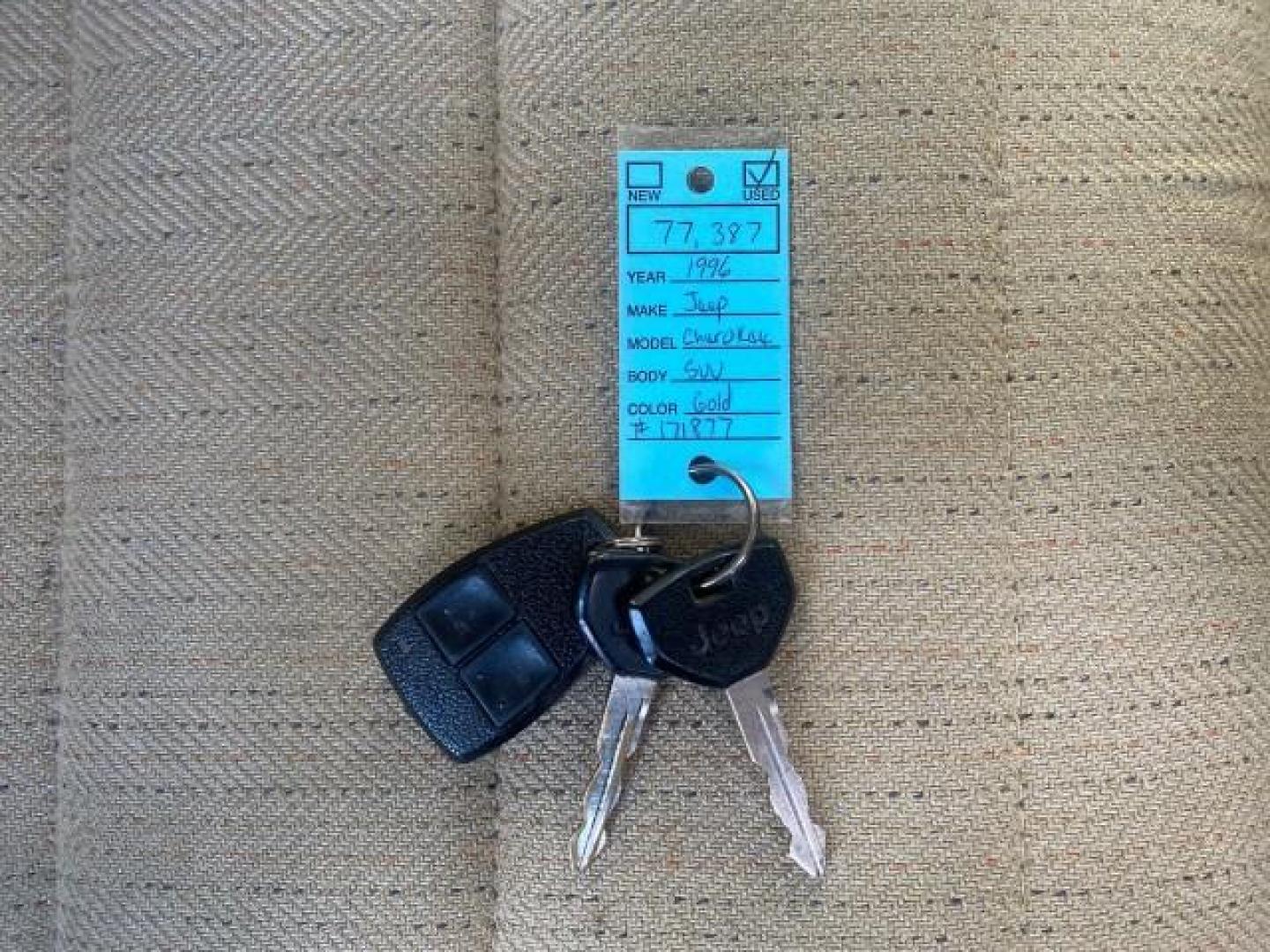 1996 Stone White (CC) /Dark Sand Jeep Cherokee Sport FL LOW MILES 77,388 4WD 4.0 6 CYL (1J4FJ68S2TL) with an 4.0L MPI I6 Engine engine, Automatic transmission, located at 4701 North Dixie Hwy, Pompano Beach, FL, 33064, (954) 422-2889, 26.240938, -80.123474 - OUR WEBPAGE FLORIDACARS1.COM HAS OVER 100 PHOTOS AND FREE CARFAX LINK 1996 JEEP CHEROKEE SPORT 4.0 6 CYL 4WD FL TITLE LOW MILES 77,388 VIN: 1J4FJ68S2TL171877 1 J 4 F J 6 8 S 2 T L 1 7 1 8 7 7 4 DOOR WAGON/SPORT UTILITY 4.0L I6 F GASOLINE REAR WHEEL DRIVE W/ 4X4 Top Features Cloth Seats Basic Feature- Photo#23