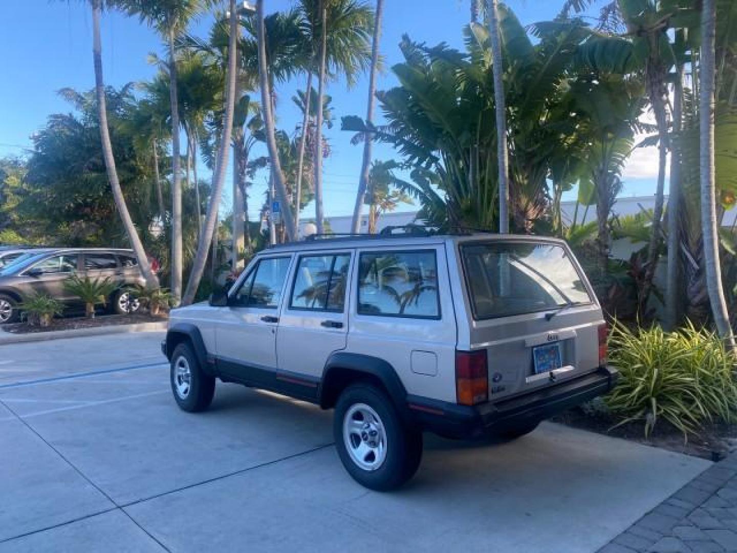 1996 Stone White (CC) /Dark Sand Jeep Cherokee Sport FL LOW MILES 77,388 4WD 4.0 6 CYL (1J4FJ68S2TL) with an 4.0L MPI I6 Engine engine, Automatic transmission, located at 4701 North Dixie Hwy, Pompano Beach, FL, 33064, (954) 422-2889, 26.240938, -80.123474 - OUR WEBPAGE FLORIDACARS1.COM HAS OVER 100 PHOTOS AND FREE CARFAX LINK 1996 JEEP CHEROKEE SPORT 4.0 6 CYL 4WD FL TITLE LOW MILES 77,388 VIN: 1J4FJ68S2TL171877 1 J 4 F J 6 8 S 2 T L 1 7 1 8 7 7 4 DOOR WAGON/SPORT UTILITY 4.0L I6 F GASOLINE REAR WHEEL DRIVE W/ 4X4 Top Features Cloth Seats Basic Feature- Photo#32