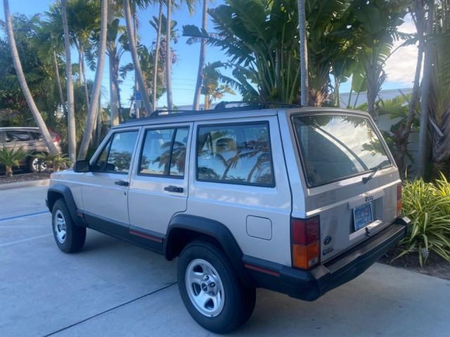 1996 Stone White (CC) /Dark Sand Jeep Cherokee Sport FL LOW MILES 77,388 4WD 4.0 6 CYL (1J4FJ68S2TL) with an 4.0L MPI I6 Engine engine, Automatic transmission, located at 4701 North Dixie Hwy, Pompano Beach, FL, 33064, (954) 422-2889, 26.240938, -80.123474 - OUR WEBPAGE FLORIDACARS1.COM HAS OVER 100 PHOTOS AND FREE CARFAX LINK 1996 JEEP CHEROKEE SPORT 4.0 6 CYL 4WD FL TITLE LOW MILES 77,388 VIN: 1J4FJ68S2TL171877 1 J 4 F J 6 8 S 2 T L 1 7 1 8 7 7 4 DOOR WAGON/SPORT UTILITY 4.0L I6 F GASOLINE REAR WHEEL DRIVE W/ 4X4 Top Features Cloth Seats Basic Feature- Photo#33