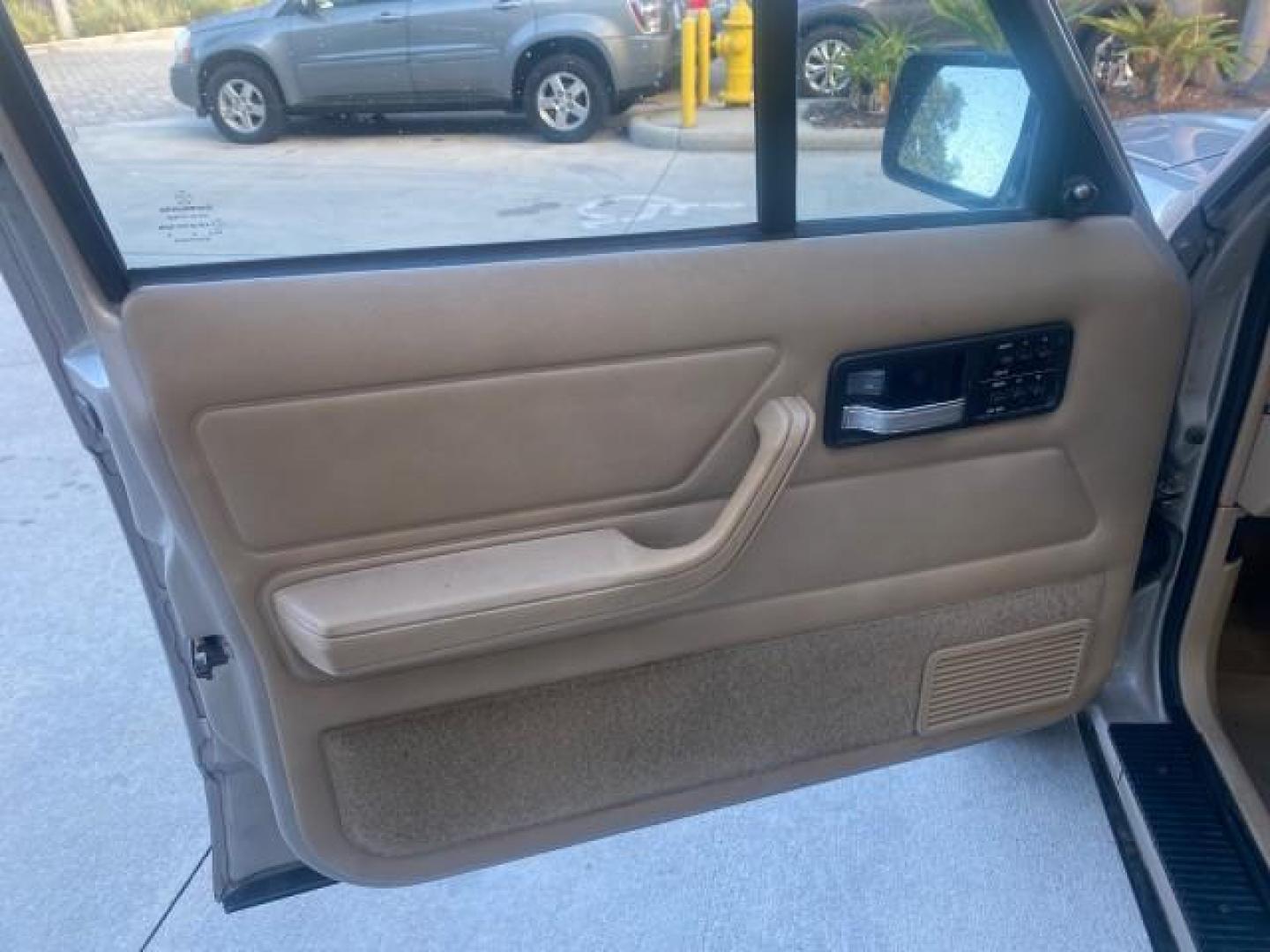 1996 Stone White (CC) /Dark Sand Jeep Cherokee Sport FL LOW MILES 77,388 4WD 4.0 6 CYL (1J4FJ68S2TL) with an 4.0L MPI I6 Engine engine, Automatic transmission, located at 4701 North Dixie Hwy, Pompano Beach, FL, 33064, (954) 422-2889, 26.240938, -80.123474 - OUR WEBPAGE FLORIDACARS1.COM HAS OVER 100 PHOTOS AND FREE CARFAX LINK 1996 JEEP CHEROKEE SPORT 4.0 6 CYL 4WD FL TITLE LOW MILES 77,388 VIN: 1J4FJ68S2TL171877 1 J 4 F J 6 8 S 2 T L 1 7 1 8 7 7 4 DOOR WAGON/SPORT UTILITY 4.0L I6 F GASOLINE REAR WHEEL DRIVE W/ 4X4 Top Features Cloth Seats Basic Feature- Photo#40