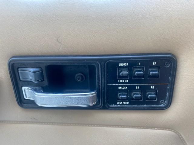 1996 Bright Jade (PC) /Dark Sand Jeep Cherokee Sport FL LOW MILES 77,388 4WD 4.0 6 CYL (1J4FJ68S2TL) with an 4.0L MPI I6 Engine engine, Automatic transmission, located at 4701 North Dixie Hwy, Pompano Beach, FL, 33064, (954) 422-2889, 26.240938, -80.123474 - OUR WEBPAGE FLORIDACARS1.COM HAS OVER 100 PHOTOS AND FREE CARFAX LINK 1996 JEEP CHEROKEE SPORT 4.0 6 CYL 4WD FL TITLE LOW MILES 77,388 VIN: 1J4FJ68S2TL171877 1 J 4 F J 6 8 S 2 T L 1 7 1 8 7 7 4 DOOR WAGON/SPORT UTILITY 4.0L I6 F GASOLINE REAR WHEEL DRIVE W/ 4X4 Top Features Cloth Seats Basic Feature - Photo#46