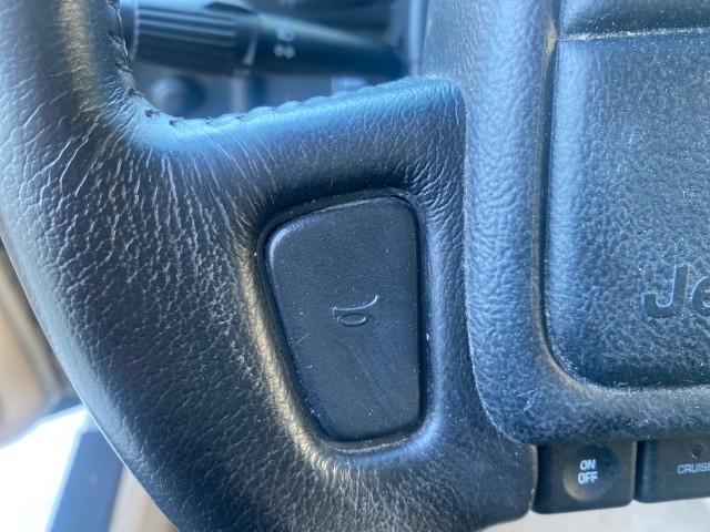 1996 Bright Jade (PC) /Dark Sand Jeep Cherokee Sport FL LOW MILES 77,388 4WD 4.0 6 CYL (1J4FJ68S2TL) with an 4.0L MPI I6 Engine engine, Automatic transmission, located at 4701 North Dixie Hwy, Pompano Beach, FL, 33064, (954) 422-2889, 26.240938, -80.123474 - OUR WEBPAGE FLORIDACARS1.COM HAS OVER 100 PHOTOS AND FREE CARFAX LINK 1996 JEEP CHEROKEE SPORT 4.0 6 CYL 4WD FL TITLE LOW MILES 77,388 VIN: 1J4FJ68S2TL171877 1 J 4 F J 6 8 S 2 T L 1 7 1 8 7 7 4 DOOR WAGON/SPORT UTILITY 4.0L I6 F GASOLINE REAR WHEEL DRIVE W/ 4X4 Top Features Cloth Seats Basic Feature - Photo#48