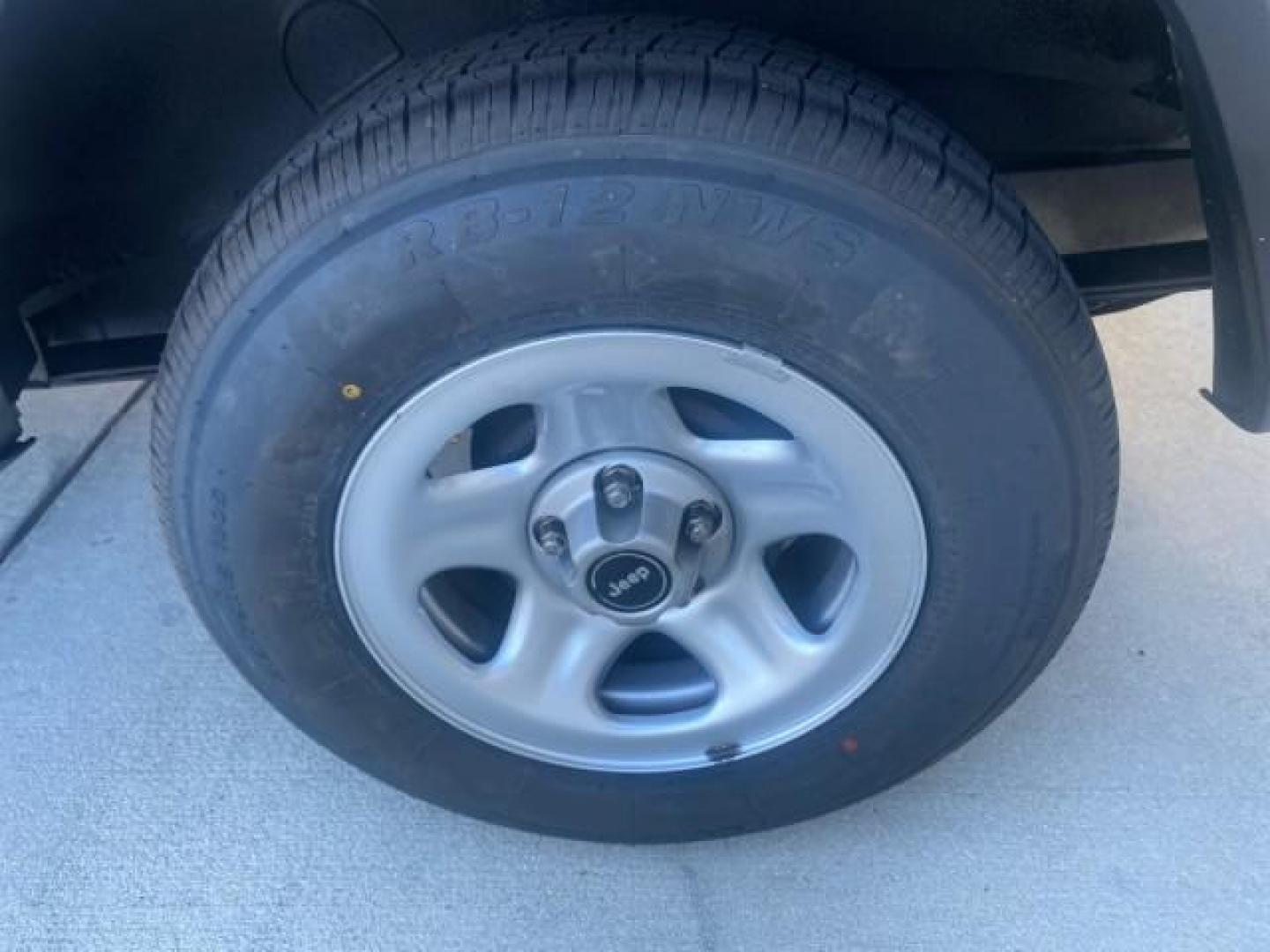 1996 Stone White (CC) /Dark Sand Jeep Cherokee Sport FL LOW MILES 77,388 4WD 4.0 6 CYL (1J4FJ68S2TL) with an 4.0L MPI I6 Engine engine, Automatic transmission, located at 4701 North Dixie Hwy, Pompano Beach, FL, 33064, (954) 422-2889, 26.240938, -80.123474 - OUR WEBPAGE FLORIDACARS1.COM HAS OVER 100 PHOTOS AND FREE CARFAX LINK 1996 JEEP CHEROKEE SPORT 4.0 6 CYL 4WD FL TITLE LOW MILES 77,388 VIN: 1J4FJ68S2TL171877 1 J 4 F J 6 8 S 2 T L 1 7 1 8 7 7 4 DOOR WAGON/SPORT UTILITY 4.0L I6 F GASOLINE REAR WHEEL DRIVE W/ 4X4 Top Features Cloth Seats Basic Feature- Photo#80