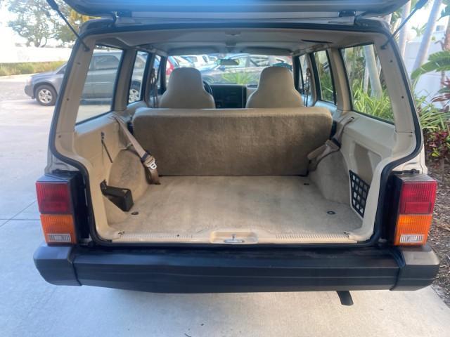 1996 Bright Jade (PC) /Dark Sand Jeep Cherokee Sport FL LOW MILES 77,388 4WD 4.0 6 CYL (1J4FJ68S2TL) with an 4.0L MPI I6 Engine engine, Automatic transmission, located at 4701 North Dixie Hwy, Pompano Beach, FL, 33064, (954) 422-2889, 26.240938, -80.123474 - OUR WEBPAGE FLORIDACARS1.COM HAS OVER 100 PHOTOS AND FREE CARFAX LINK 1996 JEEP CHEROKEE SPORT 4.0 6 CYL 4WD FL TITLE LOW MILES 77,388 VIN: 1J4FJ68S2TL171877 1 J 4 F J 6 8 S 2 T L 1 7 1 8 7 7 4 DOOR WAGON/SPORT UTILITY 4.0L I6 F GASOLINE REAR WHEEL DRIVE W/ 4X4 Top Features Cloth Seats Basic Feature - Photo#87