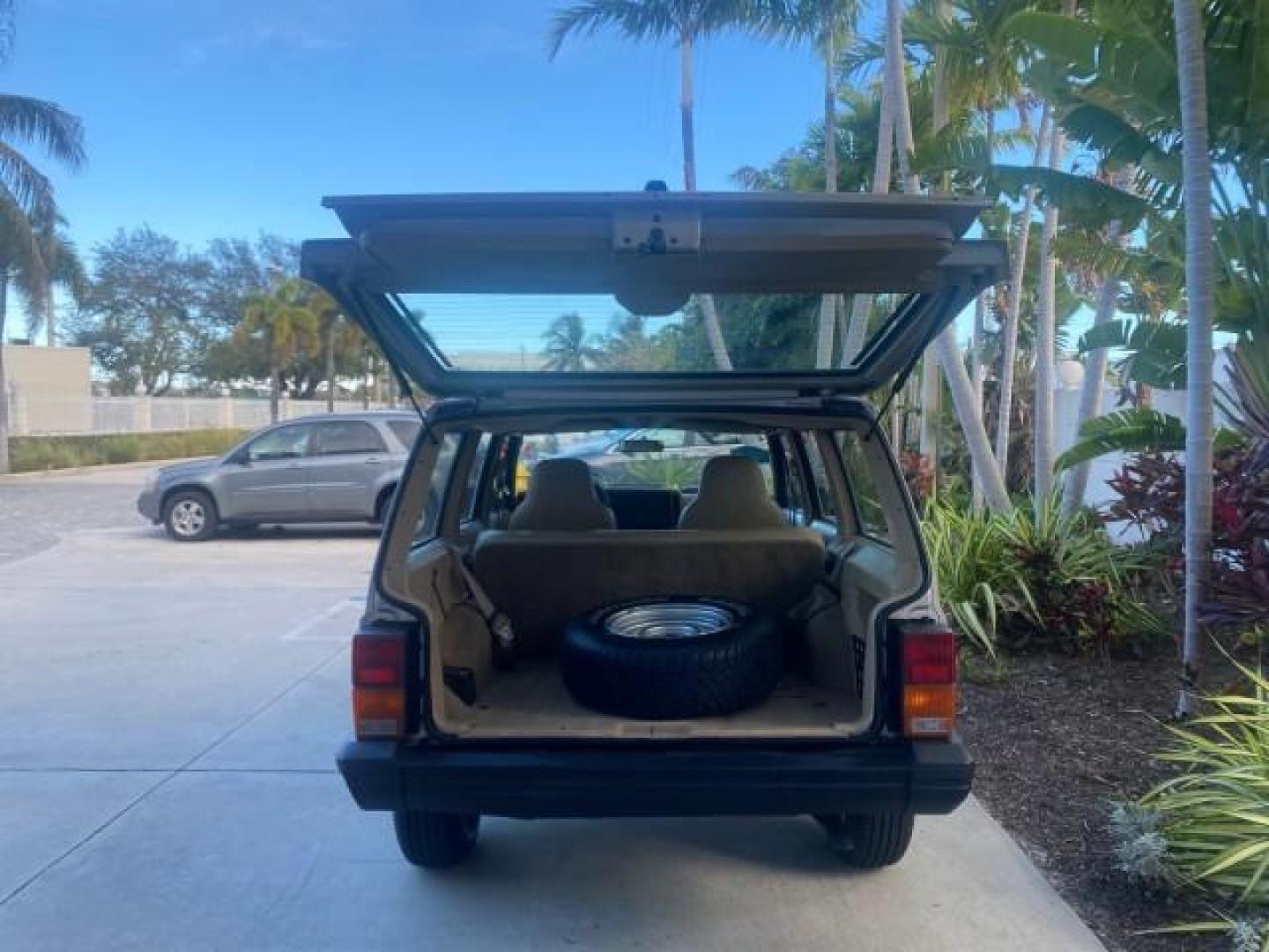 1996 Stone White (CC) /Dark Sand Jeep Cherokee Sport FL LOW MILES 77,388 4WD 4.0 6 CYL (1J4FJ68S2TL) with an 4.0L MPI I6 Engine engine, Automatic transmission, located at 4701 North Dixie Hwy, Pompano Beach, FL, 33064, (954) 422-2889, 26.240938, -80.123474 - OUR WEBPAGE FLORIDACARS1.COM HAS OVER 100 PHOTOS AND FREE CARFAX LINK 1996 JEEP CHEROKEE SPORT 4.0 6 CYL 4WD FL TITLE LOW MILES 77,388 VIN: 1J4FJ68S2TL171877 1 J 4 F J 6 8 S 2 T L 1 7 1 8 7 7 4 DOOR WAGON/SPORT UTILITY 4.0L I6 F GASOLINE REAR WHEEL DRIVE W/ 4X4 Top Features Cloth Seats Basic Feature- Photo#91
