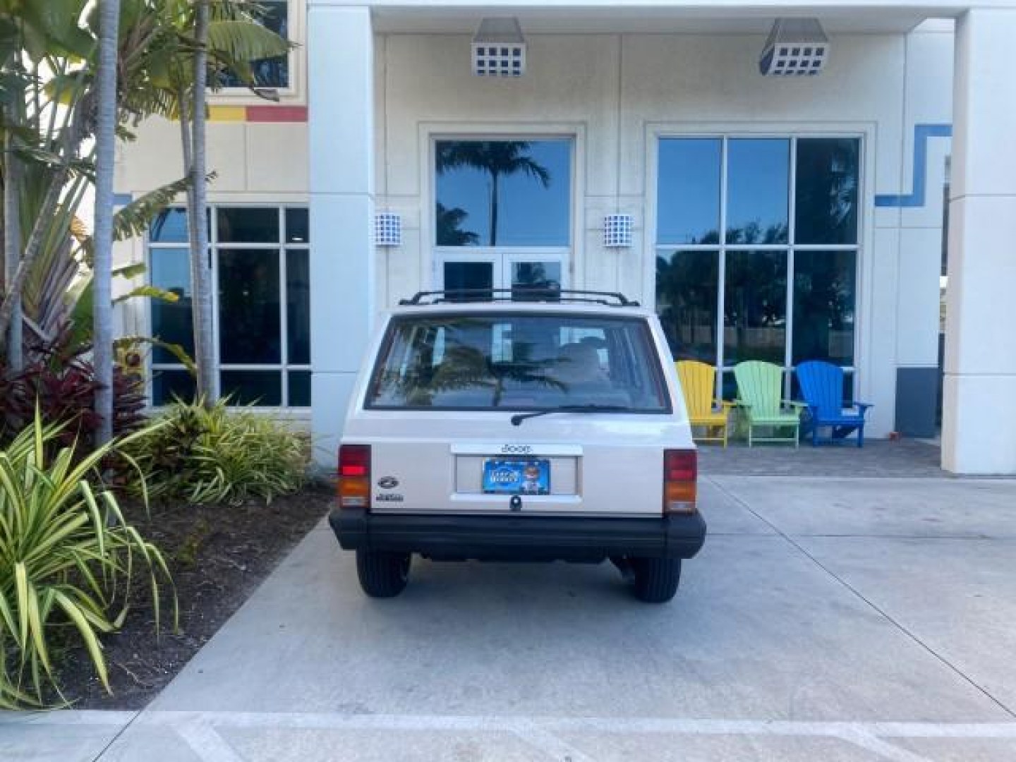 1996 Stone White (CC) /Dark Sand Jeep Cherokee Sport FL LOW MILES 77,388 4WD 4.0 6 CYL (1J4FJ68S2TL) with an 4.0L MPI I6 Engine engine, Automatic transmission, located at 4701 North Dixie Hwy, Pompano Beach, FL, 33064, (954) 422-2889, 26.240938, -80.123474 - OUR WEBPAGE FLORIDACARS1.COM HAS OVER 100 PHOTOS AND FREE CARFAX LINK 1996 JEEP CHEROKEE SPORT 4.0 6 CYL 4WD FL TITLE LOW MILES 77,388 VIN: 1J4FJ68S2TL171877 1 J 4 F J 6 8 S 2 T L 1 7 1 8 7 7 4 DOOR WAGON/SPORT UTILITY 4.0L I6 F GASOLINE REAR WHEEL DRIVE W/ 4X4 Top Features Cloth Seats Basic Feature- Photo#95