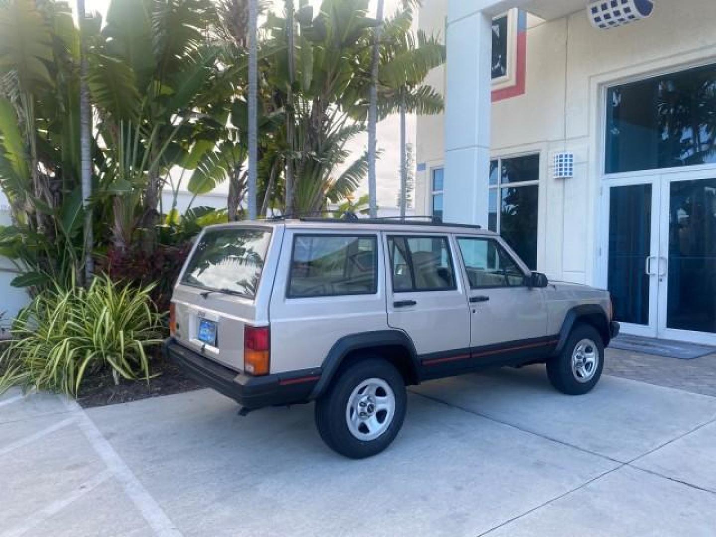1996 Stone White (CC) /Dark Sand Jeep Cherokee Sport FL LOW MILES 77,388 4WD 4.0 6 CYL (1J4FJ68S2TL) with an 4.0L MPI I6 Engine engine, Automatic transmission, located at 4701 North Dixie Hwy, Pompano Beach, FL, 33064, (954) 422-2889, 26.240938, -80.123474 - OUR WEBPAGE FLORIDACARS1.COM HAS OVER 100 PHOTOS AND FREE CARFAX LINK 1996 JEEP CHEROKEE SPORT 4.0 6 CYL 4WD FL TITLE LOW MILES 77,388 VIN: 1J4FJ68S2TL171877 1 J 4 F J 6 8 S 2 T L 1 7 1 8 7 7 4 DOOR WAGON/SPORT UTILITY 4.0L I6 F GASOLINE REAR WHEEL DRIVE W/ 4X4 Top Features Cloth Seats Basic Feature- Photo#97
