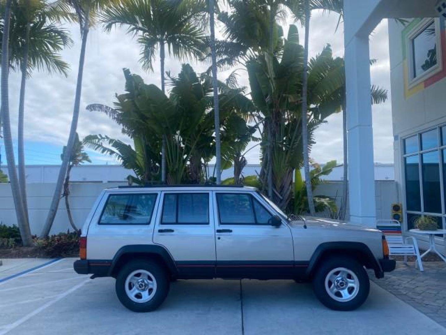 1996 Stone White (CC) /Dark Sand Jeep Cherokee Sport FL LOW MILES 77,388 4WD 4.0 6 CYL (1J4FJ68S2TL) with an 4.0L MPI I6 Engine engine, Automatic transmission, located at 4701 North Dixie Hwy, Pompano Beach, FL, 33064, (954) 422-2889, 26.240938, -80.123474 - OUR WEBPAGE FLORIDACARS1.COM HAS OVER 100 PHOTOS AND FREE CARFAX LINK 1996 JEEP CHEROKEE SPORT 4.0 6 CYL 4WD FL TITLE LOW MILES 77,388 VIN: 1J4FJ68S2TL171877 1 J 4 F J 6 8 S 2 T L 1 7 1 8 7 7 4 DOOR WAGON/SPORT UTILITY 4.0L I6 F GASOLINE REAR WHEEL DRIVE W/ 4X4 Top Features Cloth Seats Basic Feature- Photo#99