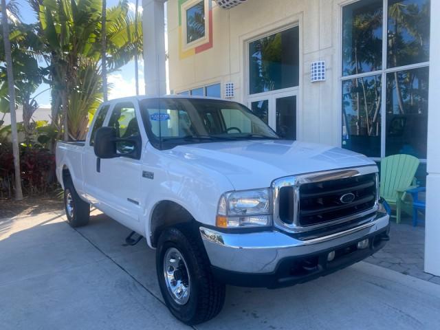 2001 Oxford White /Medium Graphite Ford Super Duty F-250 XLT 7.3 TURBO DIESEL 4WD (3FTNX21F41M) with an 7.3L DI V8 Turbo-Diesel Power Stroke Engine engine, Automatic transmission, located at 4701 North Dixie Hwy, Pompano Beach, FL, 33064, (954) 422-2889, 26.240938, -80.123474 - OUR WEBPAGE FLORIDACARS1.COM HAS OVER 100 PHOTOS AND FREE CARFAX LINK 2001 FORD F-250 SUPER DUTY XLT TURBO DIESEL ENGINE 4WD VIN: 3FTNX21F41MA06821 3 F T N X 2 1 F 4 1 M A 0 6 8 2 1 4 DOOR EXTENDED CAB PICKUP 7.3L V8 F DIESEL REAR WHEEL DRIVE W/ 4X4 Features 4WD/AWD ABS Brakes Air Conditioning AM/FM - Photo#1