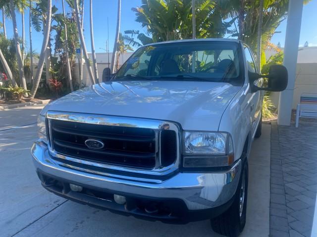 2001 Oxford White /Medium Graphite Ford Super Duty F-250 XLT 7.3 TURBO DIESEL 4WD (3FTNX21F41M) with an 7.3L DI V8 Turbo-Diesel Power Stroke Engine engine, Automatic transmission, located at 4701 North Dixie Hwy, Pompano Beach, FL, 33064, (954) 422-2889, 26.240938, -80.123474 - OUR WEBPAGE FLORIDACARS1.COM HAS OVER 100 PHOTOS AND FREE CARFAX LINK 2001 FORD F-250 SUPER DUTY XLT TURBO DIESEL ENGINE 4WD VIN: 3FTNX21F41MA06821 3 F T N X 2 1 F 4 1 M A 0 6 8 2 1 4 DOOR EXTENDED CAB PICKUP 7.3L V8 F DIESEL REAR WHEEL DRIVE W/ 4X4 Features 4WD/AWD ABS Brakes Air Conditioning AM/FM - Photo#3