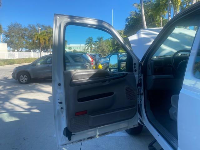 2001 Oxford White /Medium Graphite Ford Super Duty F-250 XLT 7.3 TURBO DIESEL 4WD (3FTNX21F41M) with an 7.3L DI V8 Turbo-Diesel Power Stroke Engine engine, Automatic transmission, located at 4701 North Dixie Hwy, Pompano Beach, FL, 33064, (954) 422-2889, 26.240938, -80.123474 - OUR WEBPAGE FLORIDACARS1.COM HAS OVER 100 PHOTOS AND FREE CARFAX LINK 2001 FORD F-250 SUPER DUTY XLT TURBO DIESEL ENGINE 4WD VIN: 3FTNX21F41MA06821 3 F T N X 2 1 F 4 1 M A 0 6 8 2 1 4 DOOR EXTENDED CAB PICKUP 7.3L V8 F DIESEL REAR WHEEL DRIVE W/ 4X4 Features 4WD/AWD ABS Brakes Air Conditioning AM/FM - Photo#9