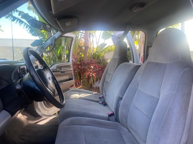 2001 Oxford White /Medium Graphite Ford Super Duty F-250 XLT 7.3 TURBO DIESEL 4WD (3FTNX21F41M) with an 7.3L DI V8 Turbo-Diesel Power Stroke Engine engine, Automatic transmission, located at 4701 North Dixie Hwy, Pompano Beach, FL, 33064, (954) 422-2889, 26.240938, -80.123474 - OUR WEBPAGE FLORIDACARS1.COM HAS OVER 100 PHOTOS AND FREE CARFAX LINK 2001 FORD F-250 SUPER DUTY XLT TURBO DIESEL ENGINE 4WD VIN: 3FTNX21F41MA06821 3 F T N X 2 1 F 4 1 M A 0 6 8 2 1 4 DOOR EXTENDED CAB PICKUP 7.3L V8 F DIESEL REAR WHEEL DRIVE W/ 4X4 Features 4WD/AWD ABS Brakes Air Conditioning AM/FM - Photo#10