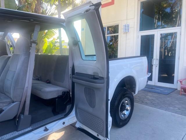 2001 Oxford White /Medium Graphite Ford Super Duty F-250 XLT 7.3 TURBO DIESEL 4WD (3FTNX21F41M) with an 7.3L DI V8 Turbo-Diesel Power Stroke Engine engine, Automatic transmission, located at 4701 North Dixie Hwy, Pompano Beach, FL, 33064, (954) 422-2889, 26.240938, -80.123474 - OUR WEBPAGE FLORIDACARS1.COM HAS OVER 100 PHOTOS AND FREE CARFAX LINK 2001 FORD F-250 SUPER DUTY XLT TURBO DIESEL ENGINE 4WD VIN: 3FTNX21F41MA06821 3 F T N X 2 1 F 4 1 M A 0 6 8 2 1 4 DOOR EXTENDED CAB PICKUP 7.3L V8 F DIESEL REAR WHEEL DRIVE W/ 4X4 Features 4WD/AWD ABS Brakes Air Conditioning AM/FM - Photo#13
