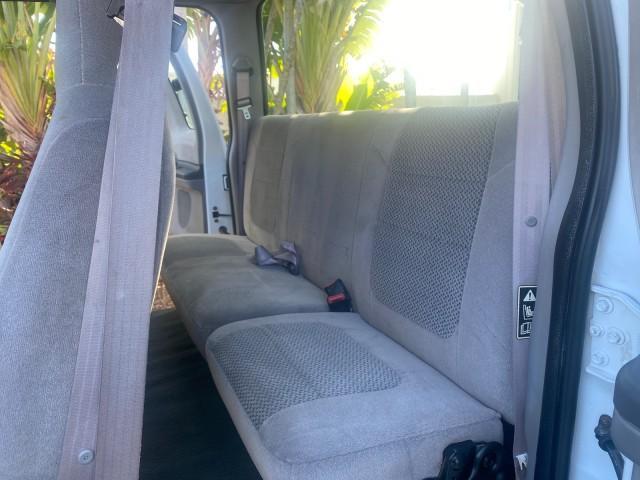 2001 Oxford White /Medium Graphite Ford Super Duty F-250 XLT 7.3 TURBO DIESEL 4WD (3FTNX21F41M) with an 7.3L DI V8 Turbo-Diesel Power Stroke Engine engine, Automatic transmission, located at 4701 North Dixie Hwy, Pompano Beach, FL, 33064, (954) 422-2889, 26.240938, -80.123474 - OUR WEBPAGE FLORIDACARS1.COM HAS OVER 100 PHOTOS AND FREE CARFAX LINK 2001 FORD F-250 SUPER DUTY XLT TURBO DIESEL ENGINE 4WD VIN: 3FTNX21F41MA06821 3 F T N X 2 1 F 4 1 M A 0 6 8 2 1 4 DOOR EXTENDED CAB PICKUP 7.3L V8 F DIESEL REAR WHEEL DRIVE W/ 4X4 Features 4WD/AWD ABS Brakes Air Conditioning AM/FM - Photo#14