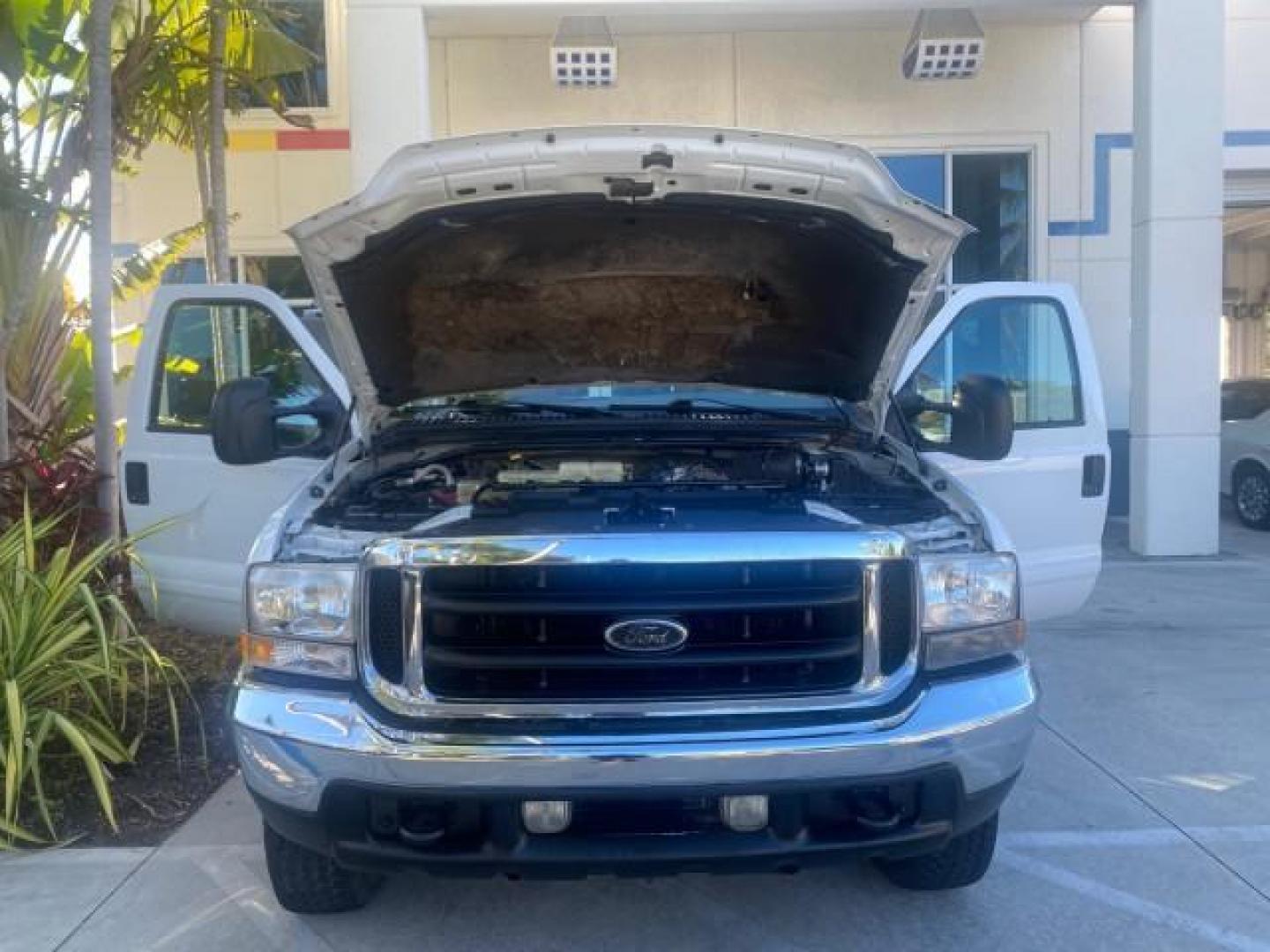 2001 Oxford White /Medium Graphite Ford Super Duty F-250 XLT 7.3 TURBO DIESEL 4WD (3FTNX21F41M) with an 7.3L DI V8 Turbo-Diesel Power Stroke Engine engine, Automatic transmission, located at 4701 North Dixie Hwy, Pompano Beach, FL, 33064, (954) 422-2889, 26.240938, -80.123474 - OUR WEBPAGE FLORIDACARS1.COM HAS OVER 100 PHOTOS AND FREE CARFAX LINK 2001 FORD F-250 SUPER DUTY XLT TURBO DIESEL ENGINE 4WD VIN: 3FTNX21F41MA06821 3 F T N X 2 1 F 4 1 M A 0 6 8 2 1 4 DOOR EXTENDED CAB PICKUP 7.3L V8 F DIESEL REAR WHEEL DRIVE W/ 4X4 Features 4WD/AWD ABS Brakes Air Conditioning AM/FM - Photo#17