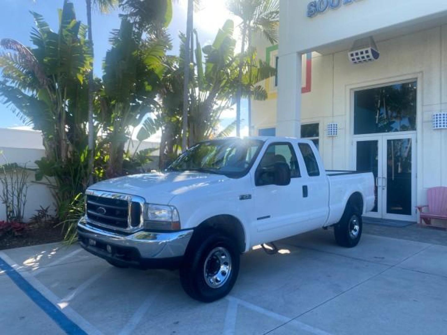 2001 Oxford White /Medium Graphite Ford Super Duty F-250 XLT 7.3 TURBO DIESEL 4WD (3FTNX21F41M) with an 7.3L DI V8 Turbo-Diesel Power Stroke Engine engine, Automatic transmission, located at 4701 North Dixie Hwy, Pompano Beach, FL, 33064, (954) 422-2889, 26.240938, -80.123474 - OUR WEBPAGE FLORIDACARS1.COM HAS OVER 100 PHOTOS AND FREE CARFAX LINK 2001 FORD F-250 SUPER DUTY XLT TURBO DIESEL ENGINE 4WD VIN: 3FTNX21F41MA06821 3 F T N X 2 1 F 4 1 M A 0 6 8 2 1 4 DOOR EXTENDED CAB PICKUP 7.3L V8 F DIESEL REAR WHEEL DRIVE W/ 4X4 Features 4WD/AWD ABS Brakes Air Conditioning AM/FM - Photo#28
