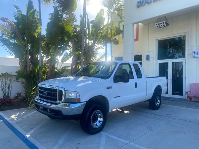 2001 Oxford White /Medium Graphite Ford Super Duty F-250 XLT 7.3 TURBO DIESEL 4WD (3FTNX21F41M) with an 7.3L DI V8 Turbo-Diesel Power Stroke Engine engine, Automatic transmission, located at 4701 North Dixie Hwy, Pompano Beach, FL, 33064, (954) 422-2889, 26.240938, -80.123474 - OUR WEBPAGE FLORIDACARS1.COM HAS OVER 100 PHOTOS AND FREE CARFAX LINK 2001 FORD F-250 SUPER DUTY XLT TURBO DIESEL ENGINE 4WD VIN: 3FTNX21F41MA06821 3 F T N X 2 1 F 4 1 M A 0 6 8 2 1 4 DOOR EXTENDED CAB PICKUP 7.3L V8 F DIESEL REAR WHEEL DRIVE W/ 4X4 Features 4WD/AWD ABS Brakes Air Conditioning AM/FM - Photo#28