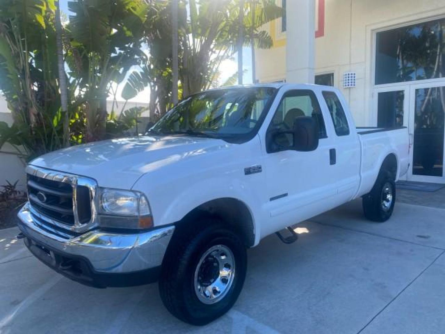 2001 Oxford White /Medium Graphite Ford Super Duty F-250 XLT 7.3 TURBO DIESEL 4WD (3FTNX21F41M) with an 7.3L DI V8 Turbo-Diesel Power Stroke Engine engine, Automatic transmission, located at 4701 North Dixie Hwy, Pompano Beach, FL, 33064, (954) 422-2889, 26.240938, -80.123474 - OUR WEBPAGE FLORIDACARS1.COM HAS OVER 100 PHOTOS AND FREE CARFAX LINK 2001 FORD F-250 SUPER DUTY XLT TURBO DIESEL ENGINE 4WD VIN: 3FTNX21F41MA06821 3 F T N X 2 1 F 4 1 M A 0 6 8 2 1 4 DOOR EXTENDED CAB PICKUP 7.3L V8 F DIESEL REAR WHEEL DRIVE W/ 4X4 Features 4WD/AWD ABS Brakes Air Conditioning AM/FM - Photo#29