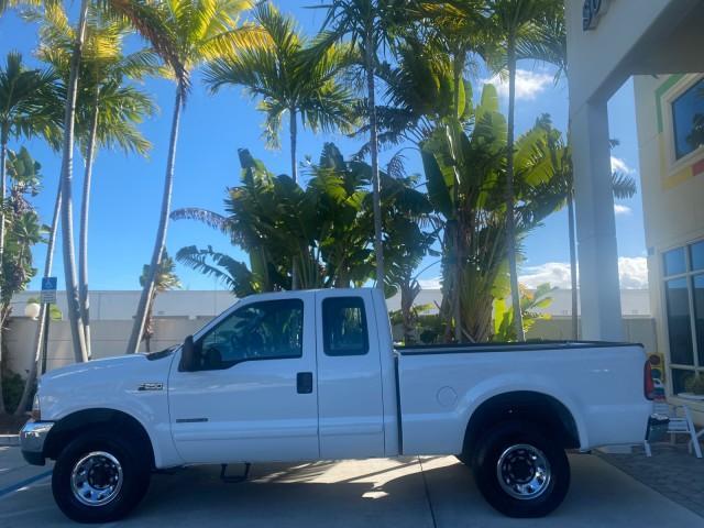 2001 Oxford White /Medium Graphite Ford Super Duty F-250 XLT 7.3 TURBO DIESEL 4WD (3FTNX21F41M) with an 7.3L DI V8 Turbo-Diesel Power Stroke Engine engine, Automatic transmission, located at 4701 North Dixie Hwy, Pompano Beach, FL, 33064, (954) 422-2889, 26.240938, -80.123474 - OUR WEBPAGE FLORIDACARS1.COM HAS OVER 100 PHOTOS AND FREE CARFAX LINK 2001 FORD F-250 SUPER DUTY XLT TURBO DIESEL ENGINE 4WD VIN: 3FTNX21F41MA06821 3 F T N X 2 1 F 4 1 M A 0 6 8 2 1 4 DOOR EXTENDED CAB PICKUP 7.3L V8 F DIESEL REAR WHEEL DRIVE W/ 4X4 Features 4WD/AWD ABS Brakes Air Conditioning AM/FM - Photo#31