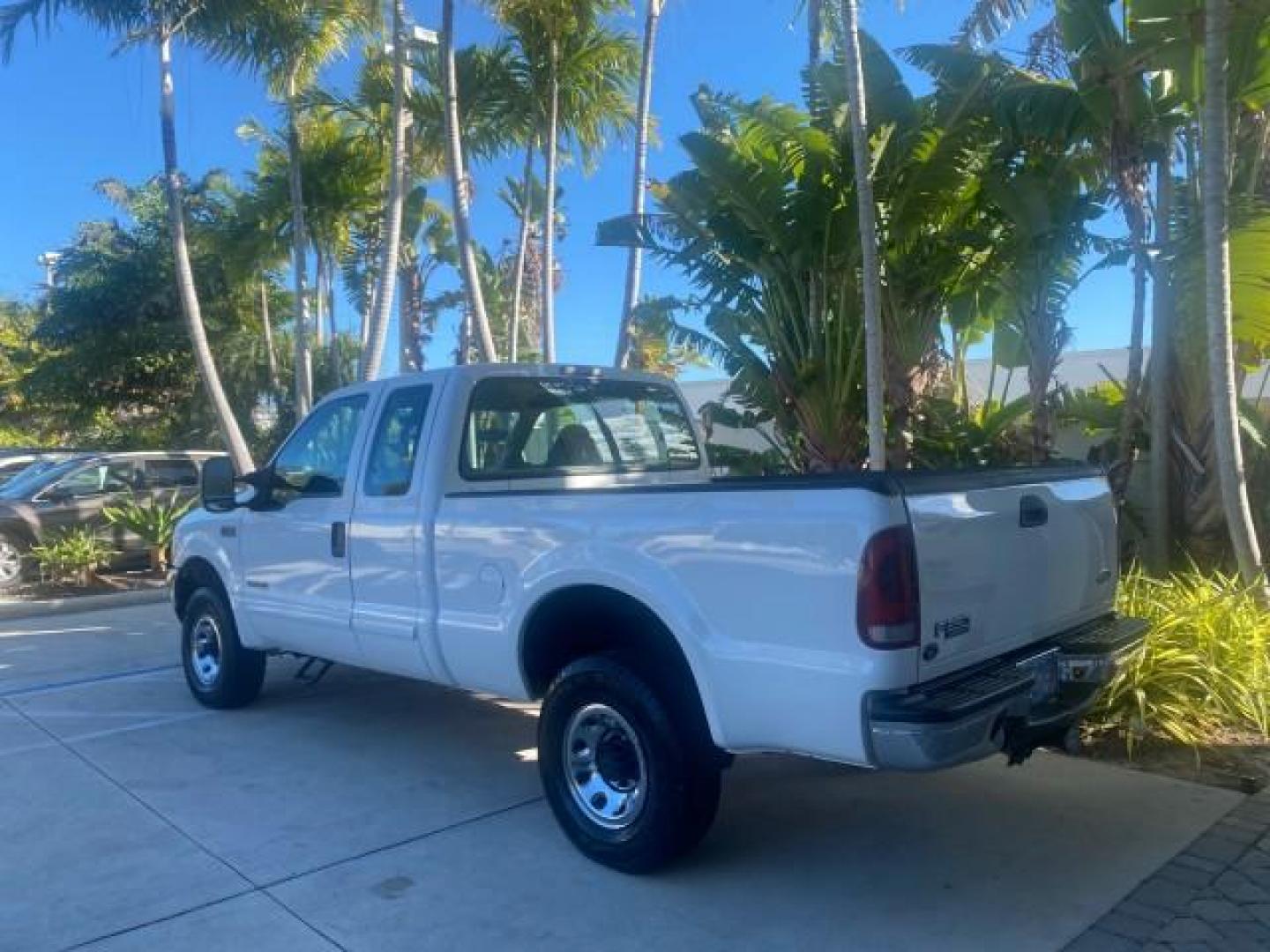 2001 Oxford White /Medium Graphite Ford Super Duty F-250 XLT 7.3 TURBO DIESEL 4WD (3FTNX21F41M) with an 7.3L DI V8 Turbo-Diesel Power Stroke Engine engine, Automatic transmission, located at 4701 North Dixie Hwy, Pompano Beach, FL, 33064, (954) 422-2889, 26.240938, -80.123474 - OUR WEBPAGE FLORIDACARS1.COM HAS OVER 100 PHOTOS AND FREE CARFAX LINK 2001 FORD F-250 SUPER DUTY XLT TURBO DIESEL ENGINE 4WD VIN: 3FTNX21F41MA06821 3 F T N X 2 1 F 4 1 M A 0 6 8 2 1 4 DOOR EXTENDED CAB PICKUP 7.3L V8 F DIESEL REAR WHEEL DRIVE W/ 4X4 Features 4WD/AWD ABS Brakes Air Conditioning AM/FM - Photo#32