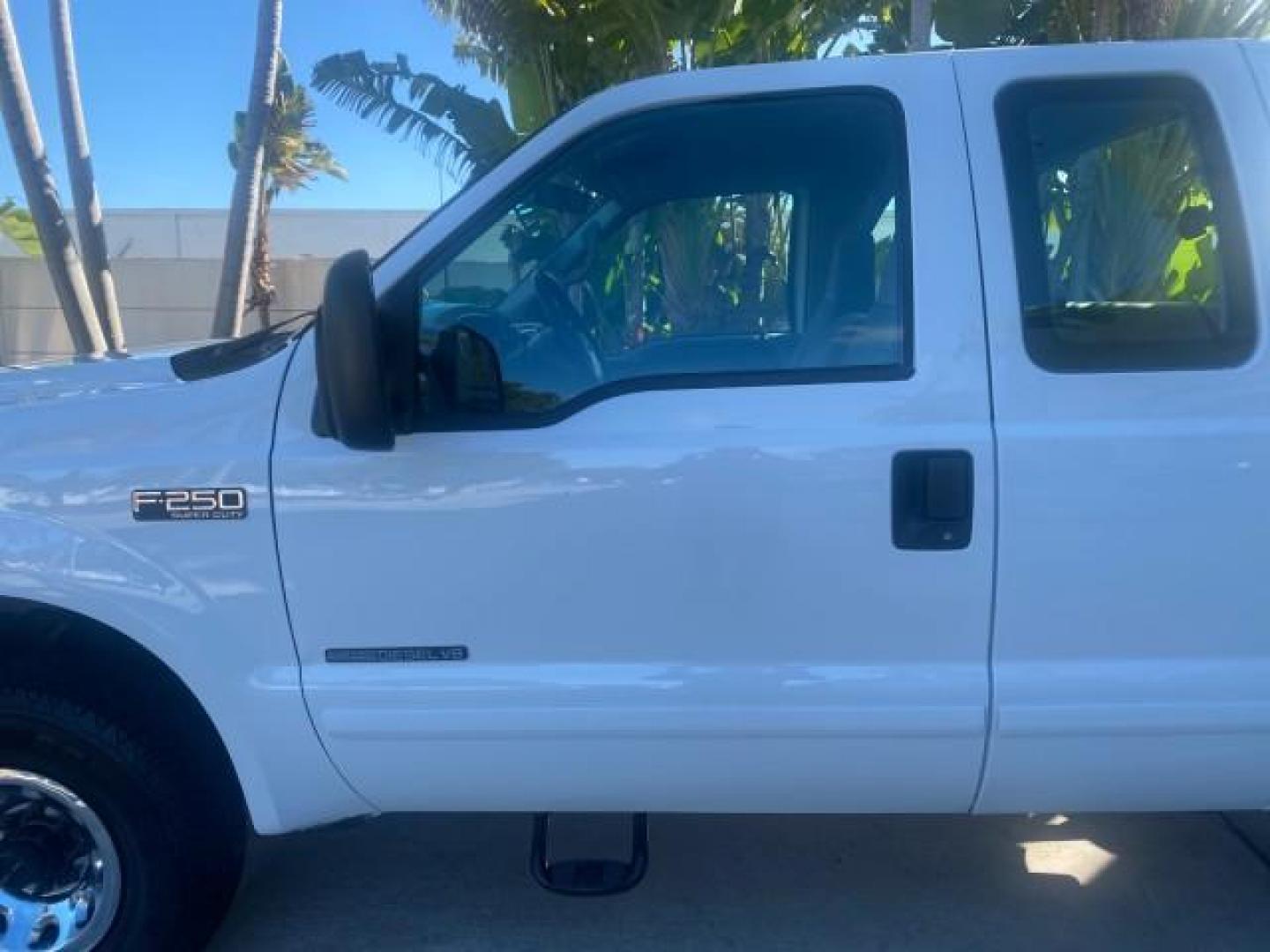2001 Oxford White /Medium Graphite Ford Super Duty F-250 XLT 7.3 TURBO DIESEL 4WD (3FTNX21F41M) with an 7.3L DI V8 Turbo-Diesel Power Stroke Engine engine, Automatic transmission, located at 4701 North Dixie Hwy, Pompano Beach, FL, 33064, (954) 422-2889, 26.240938, -80.123474 - OUR WEBPAGE FLORIDACARS1.COM HAS OVER 100 PHOTOS AND FREE CARFAX LINK 2001 FORD F-250 SUPER DUTY XLT TURBO DIESEL ENGINE 4WD VIN: 3FTNX21F41MA06821 3 F T N X 2 1 F 4 1 M A 0 6 8 2 1 4 DOOR EXTENDED CAB PICKUP 7.3L V8 F DIESEL REAR WHEEL DRIVE W/ 4X4 Features 4WD/AWD ABS Brakes Air Conditioning AM/FM - Photo#36
