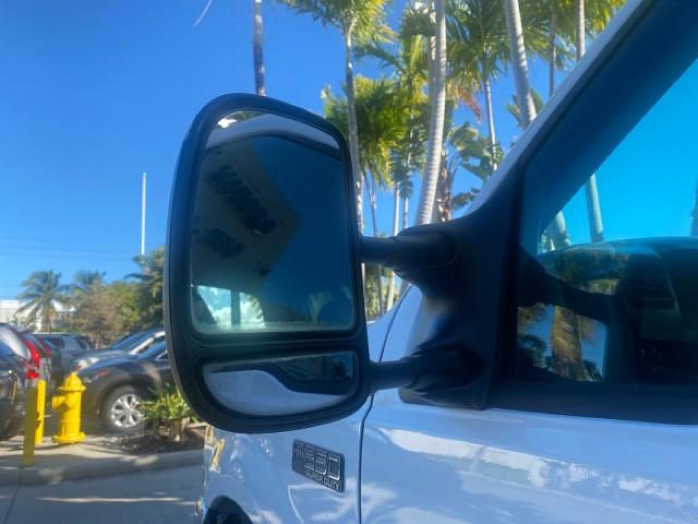 2001 Oxford White /Medium Graphite Ford Super Duty F-250 XLT 7.3 TURBO DIESEL 4WD (3FTNX21F41M) with an 7.3L DI V8 Turbo-Diesel Power Stroke Engine engine, Automatic transmission, located at 4701 North Dixie Hwy, Pompano Beach, FL, 33064, (954) 422-2889, 26.240938, -80.123474 - OUR WEBPAGE FLORIDACARS1.COM HAS OVER 100 PHOTOS AND FREE CARFAX LINK 2001 FORD F-250 SUPER DUTY XLT TURBO DIESEL ENGINE 4WD VIN: 3FTNX21F41MA06821 3 F T N X 2 1 F 4 1 M A 0 6 8 2 1 4 DOOR EXTENDED CAB PICKUP 7.3L V8 F DIESEL REAR WHEEL DRIVE W/ 4X4 Features 4WD/AWD ABS Brakes Air Conditioning AM/FM - Photo#38