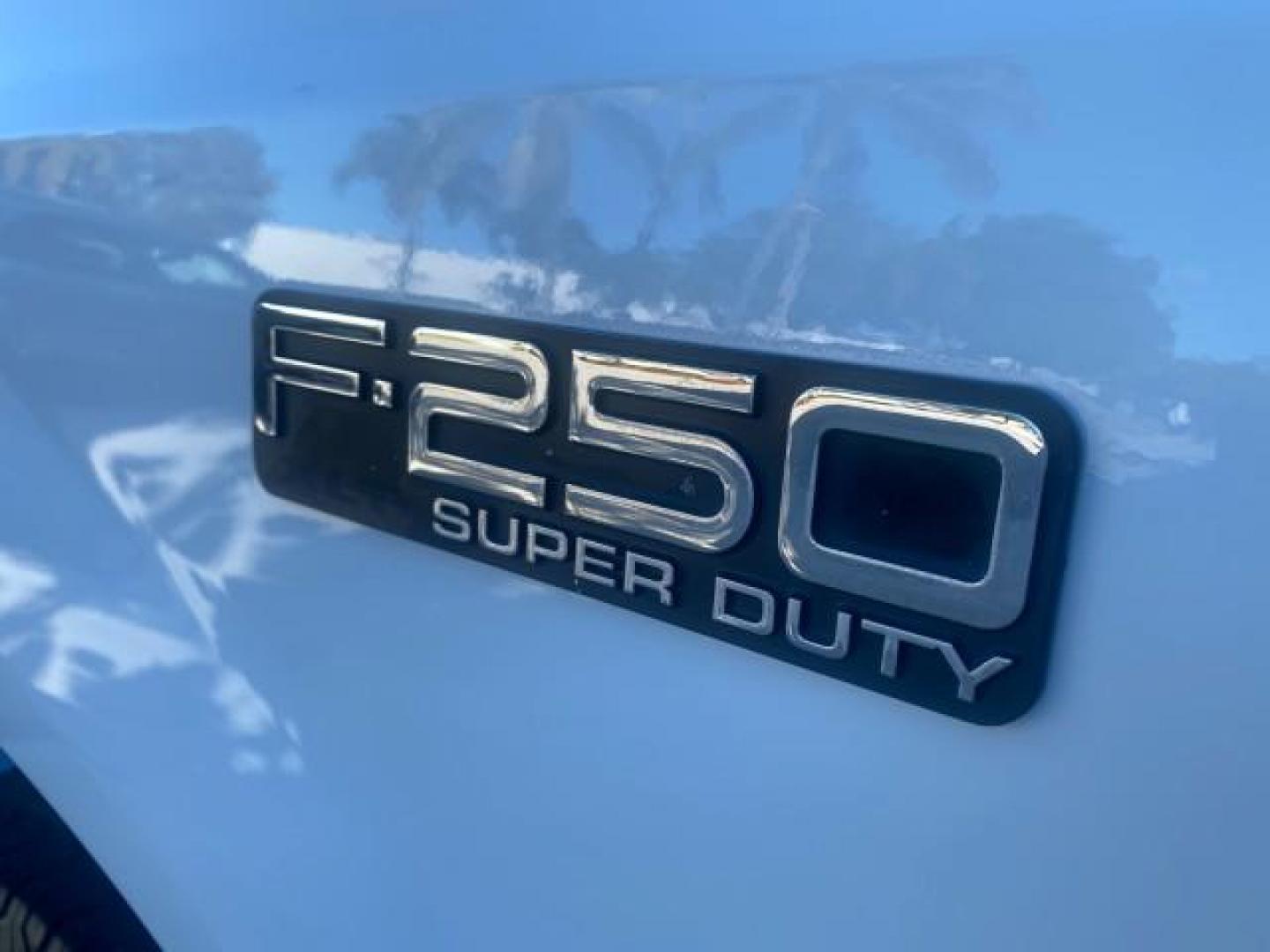 2001 Oxford White /Medium Graphite Ford Super Duty F-250 XLT 7.3 TURBO DIESEL 4WD (3FTNX21F41M) with an 7.3L DI V8 Turbo-Diesel Power Stroke Engine engine, Automatic transmission, located at 4701 North Dixie Hwy, Pompano Beach, FL, 33064, (954) 422-2889, 26.240938, -80.123474 - OUR WEBPAGE FLORIDACARS1.COM HAS OVER 100 PHOTOS AND FREE CARFAX LINK 2001 FORD F-250 SUPER DUTY XLT TURBO DIESEL ENGINE 4WD VIN: 3FTNX21F41MA06821 3 F T N X 2 1 F 4 1 M A 0 6 8 2 1 4 DOOR EXTENDED CAB PICKUP 7.3L V8 F DIESEL REAR WHEEL DRIVE W/ 4X4 Features 4WD/AWD ABS Brakes Air Conditioning AM/FM - Photo#41