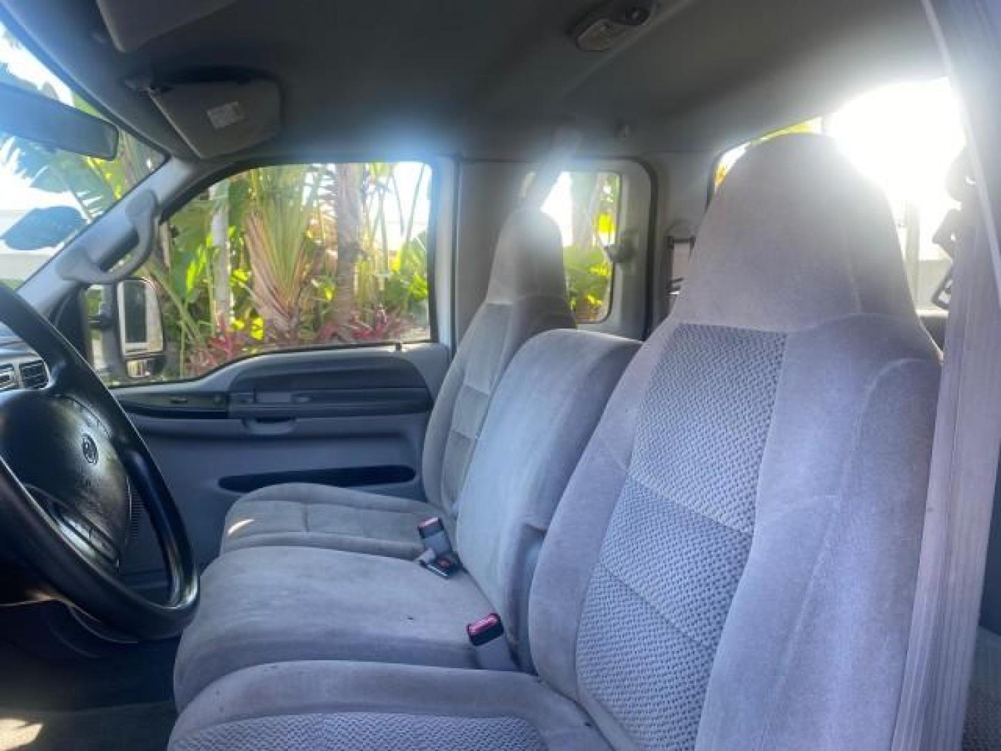 2001 Oxford White /Medium Graphite Ford Super Duty F-250 XLT 7.3 TURBO DIESEL 4WD (3FTNX21F41M) with an 7.3L DI V8 Turbo-Diesel Power Stroke Engine engine, Automatic transmission, located at 4701 North Dixie Hwy, Pompano Beach, FL, 33064, (954) 422-2889, 26.240938, -80.123474 - OUR WEBPAGE FLORIDACARS1.COM HAS OVER 100 PHOTOS AND FREE CARFAX LINK 2001 FORD F-250 SUPER DUTY XLT TURBO DIESEL ENGINE 4WD VIN: 3FTNX21F41MA06821 3 F T N X 2 1 F 4 1 M A 0 6 8 2 1 4 DOOR EXTENDED CAB PICKUP 7.3L V8 F DIESEL REAR WHEEL DRIVE W/ 4X4 Features 4WD/AWD ABS Brakes Air Conditioning AM/FM - Photo#44