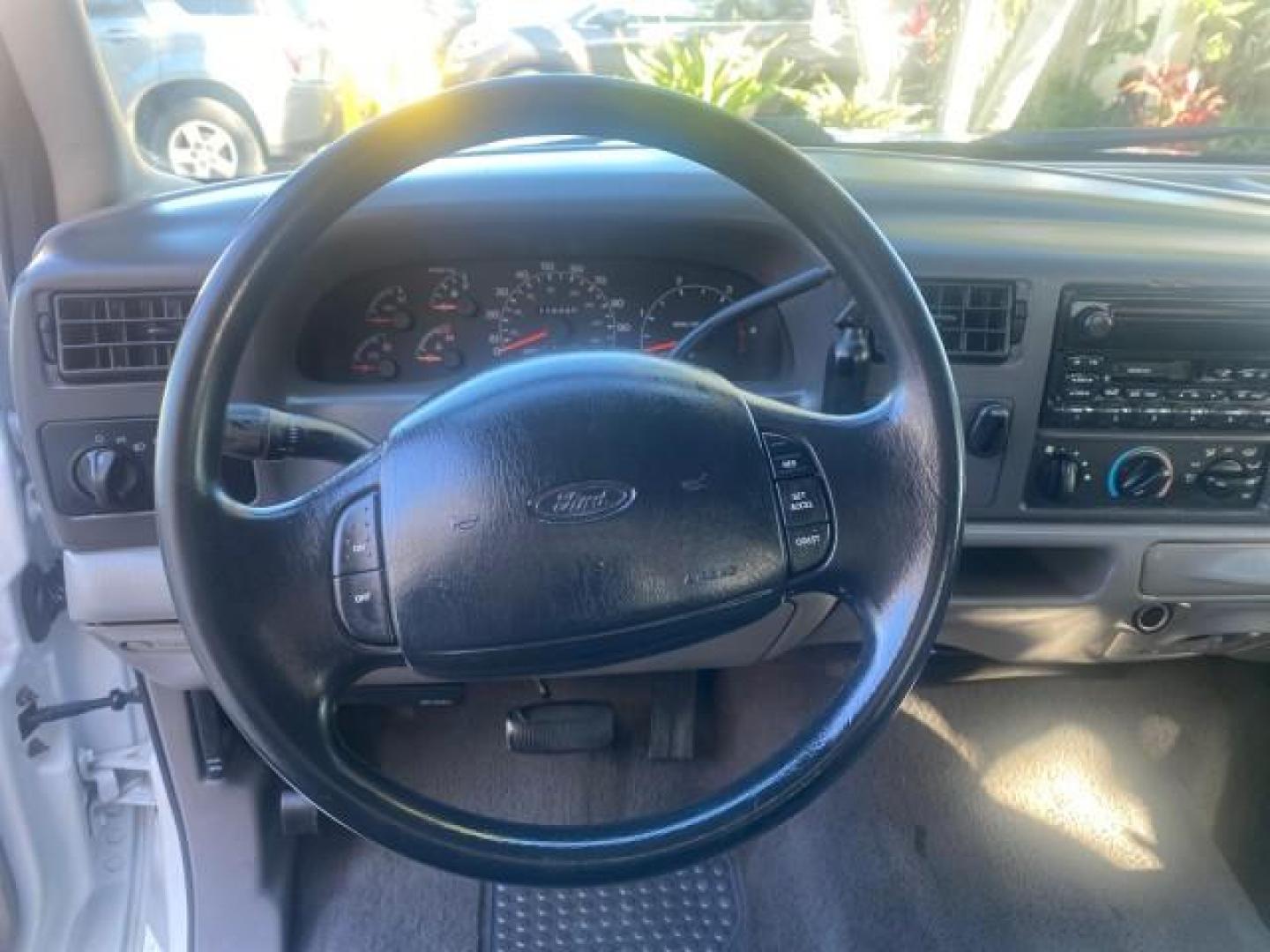 2001 Oxford White /Medium Graphite Ford Super Duty F-250 XLT 7.3 TURBO DIESEL 4WD (3FTNX21F41M) with an 7.3L DI V8 Turbo-Diesel Power Stroke Engine engine, Automatic transmission, located at 4701 North Dixie Hwy, Pompano Beach, FL, 33064, (954) 422-2889, 26.240938, -80.123474 - OUR WEBPAGE FLORIDACARS1.COM HAS OVER 100 PHOTOS AND FREE CARFAX LINK 2001 FORD F-250 SUPER DUTY XLT TURBO DIESEL ENGINE 4WD VIN: 3FTNX21F41MA06821 3 F T N X 2 1 F 4 1 M A 0 6 8 2 1 4 DOOR EXTENDED CAB PICKUP 7.3L V8 F DIESEL REAR WHEEL DRIVE W/ 4X4 Features 4WD/AWD ABS Brakes Air Conditioning AM/FM - Photo#49