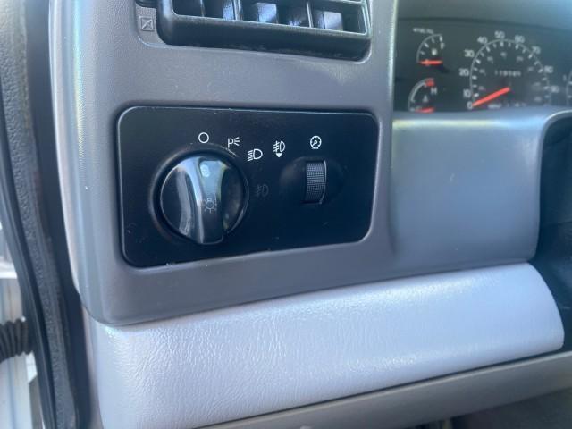 2001 Oxford White /Medium Graphite Ford Super Duty F-250 XLT 7.3 TURBO DIESEL 4WD (3FTNX21F41M) with an 7.3L DI V8 Turbo-Diesel Power Stroke Engine engine, Automatic transmission, located at 4701 North Dixie Hwy, Pompano Beach, FL, 33064, (954) 422-2889, 26.240938, -80.123474 - OUR WEBPAGE FLORIDACARS1.COM HAS OVER 100 PHOTOS AND FREE CARFAX LINK 2001 FORD F-250 SUPER DUTY XLT TURBO DIESEL ENGINE 4WD VIN: 3FTNX21F41MA06821 3 F T N X 2 1 F 4 1 M A 0 6 8 2 1 4 DOOR EXTENDED CAB PICKUP 7.3L V8 F DIESEL REAR WHEEL DRIVE W/ 4X4 Features 4WD/AWD ABS Brakes Air Conditioning AM/FM - Photo#53