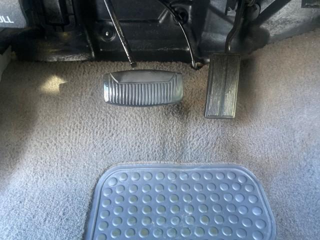 2001 Oxford White /Medium Graphite Ford Super Duty F-250 XLT 7.3 TURBO DIESEL 4WD (3FTNX21F41M) with an 7.3L DI V8 Turbo-Diesel Power Stroke Engine engine, Automatic transmission, located at 4701 North Dixie Hwy, Pompano Beach, FL, 33064, (954) 422-2889, 26.240938, -80.123474 - OUR WEBPAGE FLORIDACARS1.COM HAS OVER 100 PHOTOS AND FREE CARFAX LINK 2001 FORD F-250 SUPER DUTY XLT TURBO DIESEL ENGINE 4WD VIN: 3FTNX21F41MA06821 3 F T N X 2 1 F 4 1 M A 0 6 8 2 1 4 DOOR EXTENDED CAB PICKUP 7.3L V8 F DIESEL REAR WHEEL DRIVE W/ 4X4 Features 4WD/AWD ABS Brakes Air Conditioning AM/FM - Photo#54