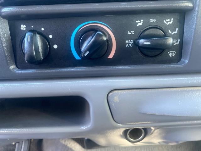 2001 Oxford White /Medium Graphite Ford Super Duty F-250 XLT 7.3 TURBO DIESEL 4WD (3FTNX21F41M) with an 7.3L DI V8 Turbo-Diesel Power Stroke Engine engine, Automatic transmission, located at 4701 North Dixie Hwy, Pompano Beach, FL, 33064, (954) 422-2889, 26.240938, -80.123474 - OUR WEBPAGE FLORIDACARS1.COM HAS OVER 100 PHOTOS AND FREE CARFAX LINK 2001 FORD F-250 SUPER DUTY XLT TURBO DIESEL ENGINE 4WD VIN: 3FTNX21F41MA06821 3 F T N X 2 1 F 4 1 M A 0 6 8 2 1 4 DOOR EXTENDED CAB PICKUP 7.3L V8 F DIESEL REAR WHEEL DRIVE W/ 4X4 Features 4WD/AWD ABS Brakes Air Conditioning AM/FM - Photo#59