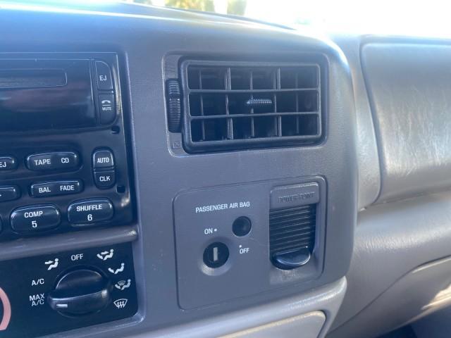 2001 Oxford White /Medium Graphite Ford Super Duty F-250 XLT 7.3 TURBO DIESEL 4WD (3FTNX21F41M) with an 7.3L DI V8 Turbo-Diesel Power Stroke Engine engine, Automatic transmission, located at 4701 North Dixie Hwy, Pompano Beach, FL, 33064, (954) 422-2889, 26.240938, -80.123474 - OUR WEBPAGE FLORIDACARS1.COM HAS OVER 100 PHOTOS AND FREE CARFAX LINK 2001 FORD F-250 SUPER DUTY XLT TURBO DIESEL ENGINE 4WD VIN: 3FTNX21F41MA06821 3 F T N X 2 1 F 4 1 M A 0 6 8 2 1 4 DOOR EXTENDED CAB PICKUP 7.3L V8 F DIESEL REAR WHEEL DRIVE W/ 4X4 Features 4WD/AWD ABS Brakes Air Conditioning AM/FM - Photo#60