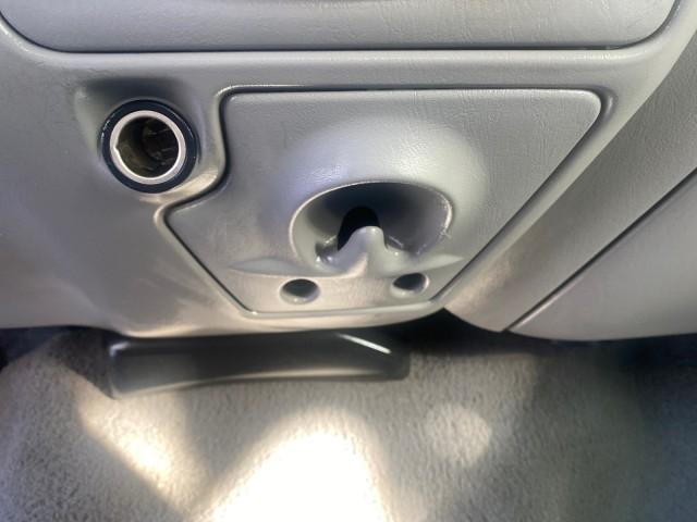 2001 Oxford White /Medium Graphite Ford Super Duty F-250 XLT 7.3 TURBO DIESEL 4WD (3FTNX21F41M) with an 7.3L DI V8 Turbo-Diesel Power Stroke Engine engine, Automatic transmission, located at 4701 North Dixie Hwy, Pompano Beach, FL, 33064, (954) 422-2889, 26.240938, -80.123474 - OUR WEBPAGE FLORIDACARS1.COM HAS OVER 100 PHOTOS AND FREE CARFAX LINK 2001 FORD F-250 SUPER DUTY XLT TURBO DIESEL ENGINE 4WD VIN: 3FTNX21F41MA06821 3 F T N X 2 1 F 4 1 M A 0 6 8 2 1 4 DOOR EXTENDED CAB PICKUP 7.3L V8 F DIESEL REAR WHEEL DRIVE W/ 4X4 Features 4WD/AWD ABS Brakes Air Conditioning AM/FM - Photo#62