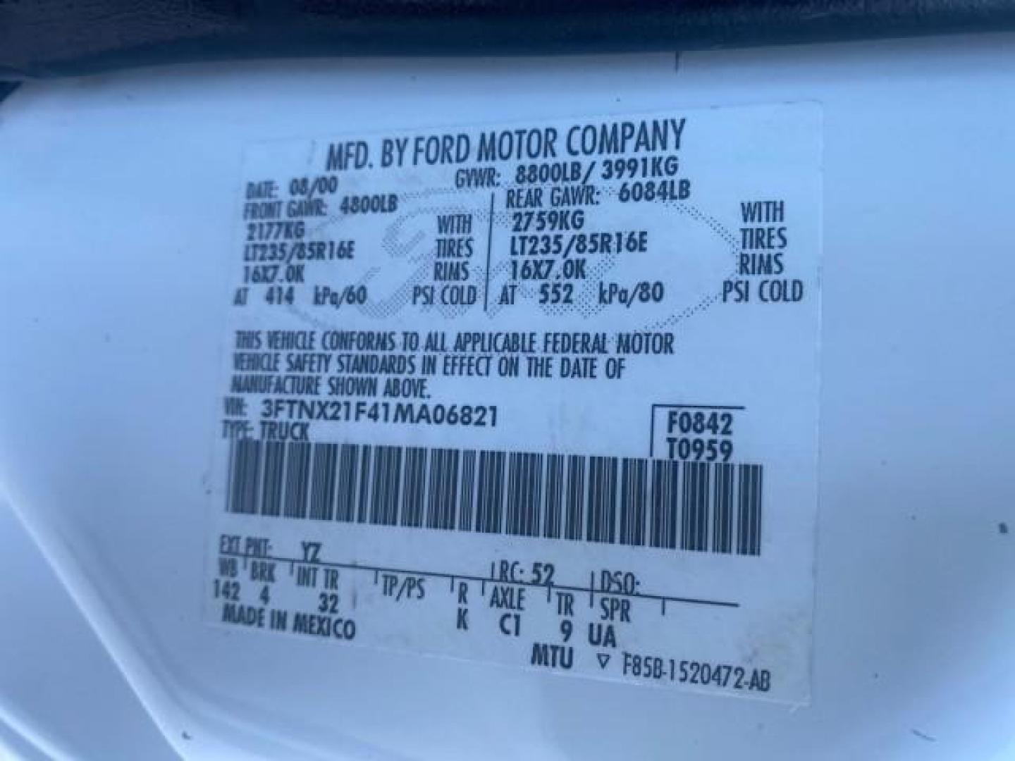 2001 Oxford White /Medium Graphite Ford Super Duty F-250 XLT 7.3 TURBO DIESEL 4WD (3FTNX21F41M) with an 7.3L DI V8 Turbo-Diesel Power Stroke Engine engine, Automatic transmission, located at 4701 North Dixie Hwy, Pompano Beach, FL, 33064, (954) 422-2889, 26.240938, -80.123474 - OUR WEBPAGE FLORIDACARS1.COM HAS OVER 100 PHOTOS AND FREE CARFAX LINK 2001 FORD F-250 SUPER DUTY XLT TURBO DIESEL ENGINE 4WD VIN: 3FTNX21F41MA06821 3 F T N X 2 1 F 4 1 M A 0 6 8 2 1 4 DOOR EXTENDED CAB PICKUP 7.3L V8 F DIESEL REAR WHEEL DRIVE W/ 4X4 Features 4WD/AWD ABS Brakes Air Conditioning AM/FM - Photo#68