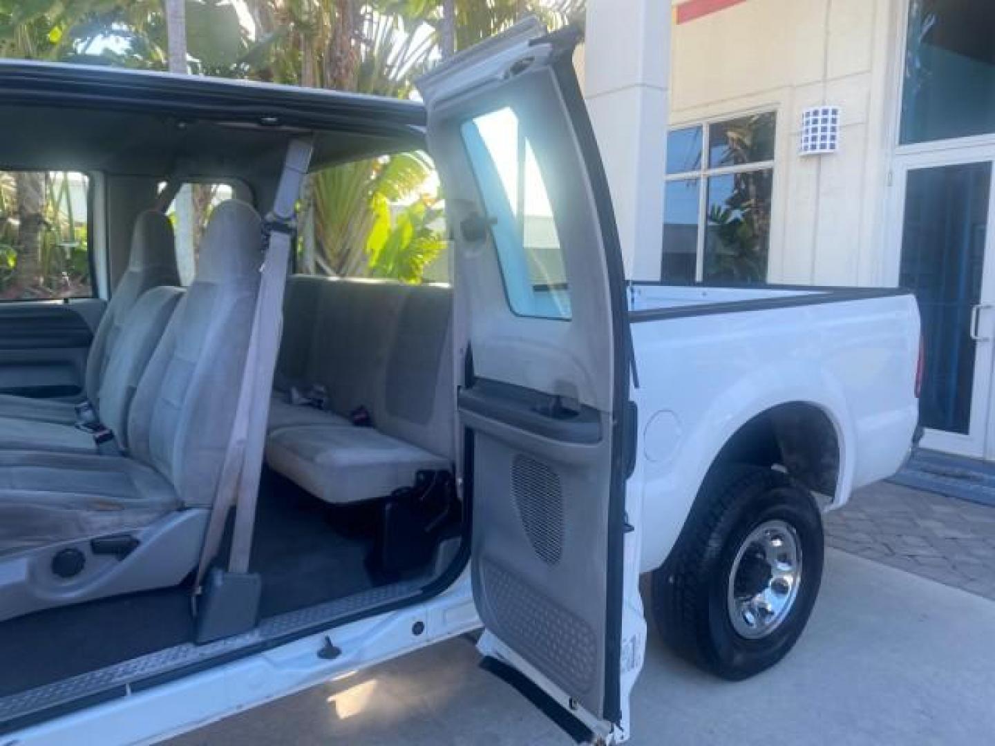 2001 Oxford White /Medium Graphite Ford Super Duty F-250 XLT 7.3 TURBO DIESEL 4WD (3FTNX21F41M) with an 7.3L DI V8 Turbo-Diesel Power Stroke Engine engine, Automatic transmission, located at 4701 North Dixie Hwy, Pompano Beach, FL, 33064, (954) 422-2889, 26.240938, -80.123474 - OUR WEBPAGE FLORIDACARS1.COM HAS OVER 100 PHOTOS AND FREE CARFAX LINK 2001 FORD F-250 SUPER DUTY XLT TURBO DIESEL ENGINE 4WD VIN: 3FTNX21F41MA06821 3 F T N X 2 1 F 4 1 M A 0 6 8 2 1 4 DOOR EXTENDED CAB PICKUP 7.3L V8 F DIESEL REAR WHEEL DRIVE W/ 4X4 Features 4WD/AWD ABS Brakes Air Conditioning AM/FM - Photo#70