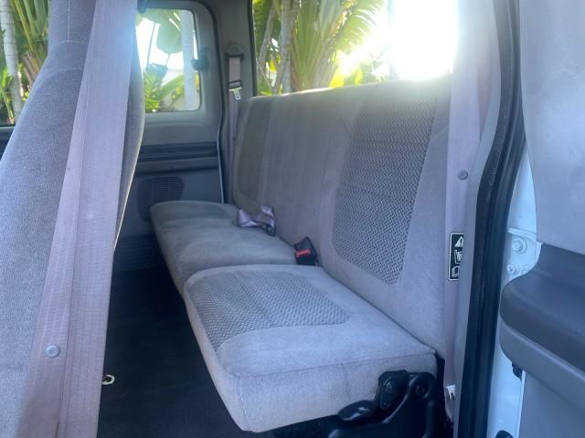 2001 Oxford White /Medium Graphite Ford Super Duty F-250 XLT 7.3 TURBO DIESEL 4WD (3FTNX21F41M) with an 7.3L DI V8 Turbo-Diesel Power Stroke Engine engine, Automatic transmission, located at 4701 North Dixie Hwy, Pompano Beach, FL, 33064, (954) 422-2889, 26.240938, -80.123474 - OUR WEBPAGE FLORIDACARS1.COM HAS OVER 100 PHOTOS AND FREE CARFAX LINK 2001 FORD F-250 SUPER DUTY XLT TURBO DIESEL ENGINE 4WD VIN: 3FTNX21F41MA06821 3 F T N X 2 1 F 4 1 M A 0 6 8 2 1 4 DOOR EXTENDED CAB PICKUP 7.3L V8 F DIESEL REAR WHEEL DRIVE W/ 4X4 Features 4WD/AWD ABS Brakes Air Conditioning AM/FM - Photo#71