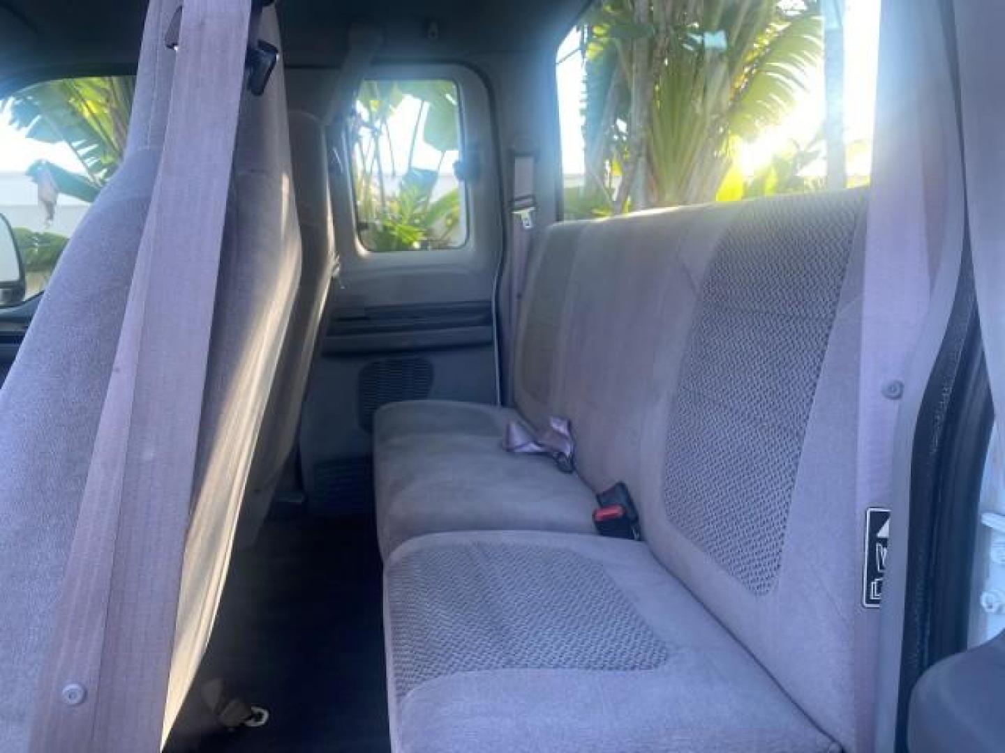 2001 Oxford White /Medium Graphite Ford Super Duty F-250 XLT 7.3 TURBO DIESEL 4WD (3FTNX21F41M) with an 7.3L DI V8 Turbo-Diesel Power Stroke Engine engine, Automatic transmission, located at 4701 North Dixie Hwy, Pompano Beach, FL, 33064, (954) 422-2889, 26.240938, -80.123474 - OUR WEBPAGE FLORIDACARS1.COM HAS OVER 100 PHOTOS AND FREE CARFAX LINK 2001 FORD F-250 SUPER DUTY XLT TURBO DIESEL ENGINE 4WD VIN: 3FTNX21F41MA06821 3 F T N X 2 1 F 4 1 M A 0 6 8 2 1 4 DOOR EXTENDED CAB PICKUP 7.3L V8 F DIESEL REAR WHEEL DRIVE W/ 4X4 Features 4WD/AWD ABS Brakes Air Conditioning AM/FM - Photo#72