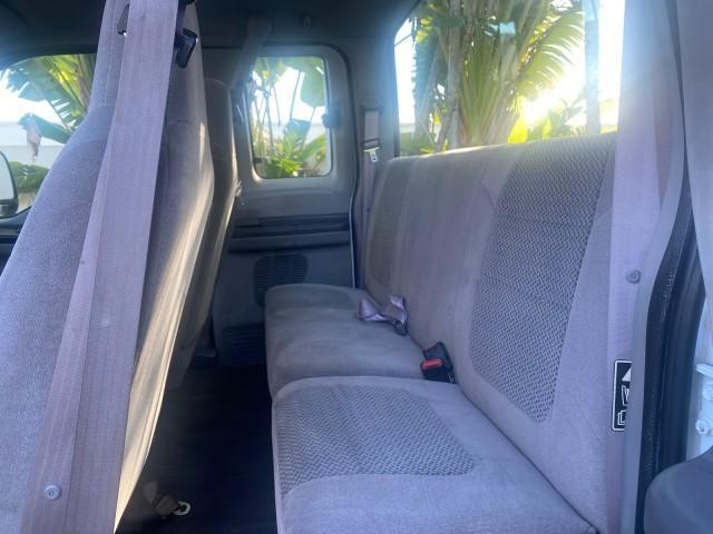 2001 Oxford White /Medium Graphite Ford Super Duty F-250 XLT 7.3 TURBO DIESEL 4WD (3FTNX21F41M) with an 7.3L DI V8 Turbo-Diesel Power Stroke Engine engine, Automatic transmission, located at 4701 North Dixie Hwy, Pompano Beach, FL, 33064, (954) 422-2889, 26.240938, -80.123474 - OUR WEBPAGE FLORIDACARS1.COM HAS OVER 100 PHOTOS AND FREE CARFAX LINK 2001 FORD F-250 SUPER DUTY XLT TURBO DIESEL ENGINE 4WD VIN: 3FTNX21F41MA06821 3 F T N X 2 1 F 4 1 M A 0 6 8 2 1 4 DOOR EXTENDED CAB PICKUP 7.3L V8 F DIESEL REAR WHEEL DRIVE W/ 4X4 Features 4WD/AWD ABS Brakes Air Conditioning AM/FM - Photo#72