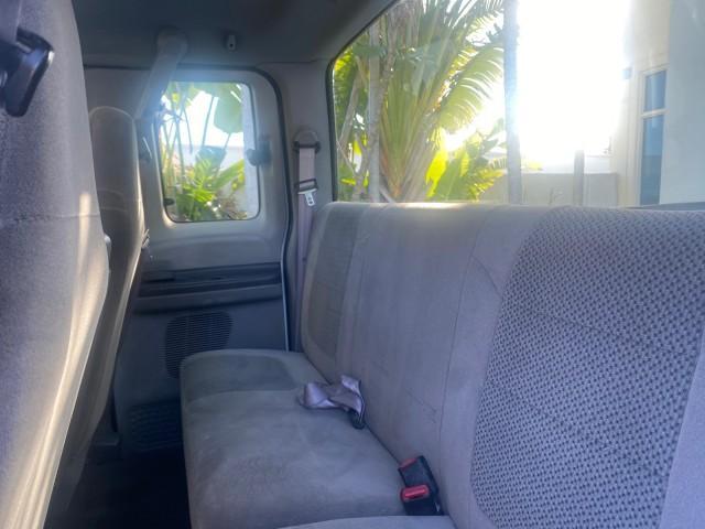 2001 Oxford White /Medium Graphite Ford Super Duty F-250 XLT 7.3 TURBO DIESEL 4WD (3FTNX21F41M) with an 7.3L DI V8 Turbo-Diesel Power Stroke Engine engine, Automatic transmission, located at 4701 North Dixie Hwy, Pompano Beach, FL, 33064, (954) 422-2889, 26.240938, -80.123474 - OUR WEBPAGE FLORIDACARS1.COM HAS OVER 100 PHOTOS AND FREE CARFAX LINK 2001 FORD F-250 SUPER DUTY XLT TURBO DIESEL ENGINE 4WD VIN: 3FTNX21F41MA06821 3 F T N X 2 1 F 4 1 M A 0 6 8 2 1 4 DOOR EXTENDED CAB PICKUP 7.3L V8 F DIESEL REAR WHEEL DRIVE W/ 4X4 Features 4WD/AWD ABS Brakes Air Conditioning AM/FM - Photo#73