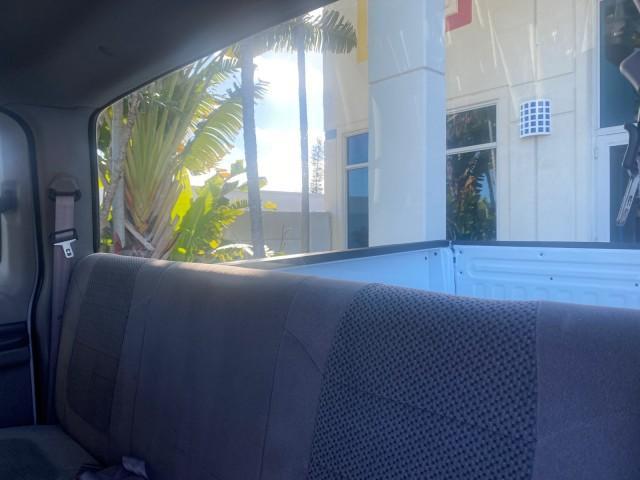 2001 Oxford White /Medium Graphite Ford Super Duty F-250 XLT 7.3 TURBO DIESEL 4WD (3FTNX21F41M) with an 7.3L DI V8 Turbo-Diesel Power Stroke Engine engine, Automatic transmission, located at 4701 North Dixie Hwy, Pompano Beach, FL, 33064, (954) 422-2889, 26.240938, -80.123474 - OUR WEBPAGE FLORIDACARS1.COM HAS OVER 100 PHOTOS AND FREE CARFAX LINK 2001 FORD F-250 SUPER DUTY XLT TURBO DIESEL ENGINE 4WD VIN: 3FTNX21F41MA06821 3 F T N X 2 1 F 4 1 M A 0 6 8 2 1 4 DOOR EXTENDED CAB PICKUP 7.3L V8 F DIESEL REAR WHEEL DRIVE W/ 4X4 Features 4WD/AWD ABS Brakes Air Conditioning AM/FM - Photo#74