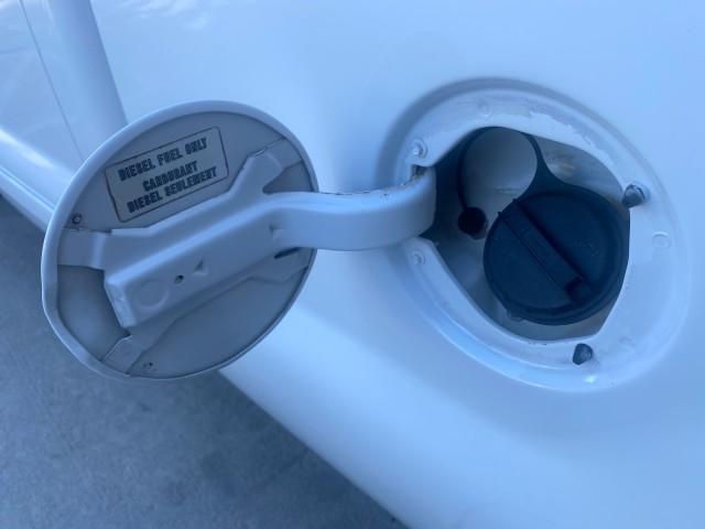 2001 Oxford White /Medium Graphite Ford Super Duty F-250 XLT 7.3 TURBO DIESEL 4WD (3FTNX21F41M) with an 7.3L DI V8 Turbo-Diesel Power Stroke Engine engine, Automatic transmission, located at 4701 North Dixie Hwy, Pompano Beach, FL, 33064, (954) 422-2889, 26.240938, -80.123474 - OUR WEBPAGE FLORIDACARS1.COM HAS OVER 100 PHOTOS AND FREE CARFAX LINK 2001 FORD F-250 SUPER DUTY XLT TURBO DIESEL ENGINE 4WD VIN: 3FTNX21F41MA06821 3 F T N X 2 1 F 4 1 M A 0 6 8 2 1 4 DOOR EXTENDED CAB PICKUP 7.3L V8 F DIESEL REAR WHEEL DRIVE W/ 4X4 Features 4WD/AWD ABS Brakes Air Conditioning AM/FM - Photo#77