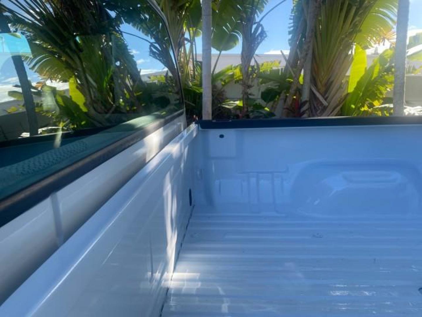 2001 Oxford White /Medium Graphite Ford Super Duty F-250 XLT 7.3 TURBO DIESEL 4WD (3FTNX21F41M) with an 7.3L DI V8 Turbo-Diesel Power Stroke Engine engine, Automatic transmission, located at 4701 North Dixie Hwy, Pompano Beach, FL, 33064, (954) 422-2889, 26.240938, -80.123474 - OUR WEBPAGE FLORIDACARS1.COM HAS OVER 100 PHOTOS AND FREE CARFAX LINK 2001 FORD F-250 SUPER DUTY XLT TURBO DIESEL ENGINE 4WD VIN: 3FTNX21F41MA06821 3 F T N X 2 1 F 4 1 M A 0 6 8 2 1 4 DOOR EXTENDED CAB PICKUP 7.3L V8 F DIESEL REAR WHEEL DRIVE W/ 4X4 Features 4WD/AWD ABS Brakes Air Conditioning AM/FM - Photo#80