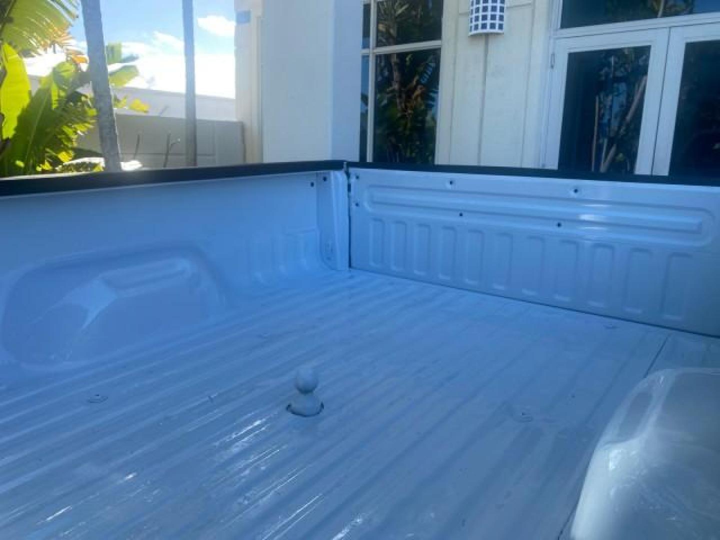 2001 Oxford White /Medium Graphite Ford Super Duty F-250 XLT 7.3 TURBO DIESEL 4WD (3FTNX21F41M) with an 7.3L DI V8 Turbo-Diesel Power Stroke Engine engine, Automatic transmission, located at 4701 North Dixie Hwy, Pompano Beach, FL, 33064, (954) 422-2889, 26.240938, -80.123474 - OUR WEBPAGE FLORIDACARS1.COM HAS OVER 100 PHOTOS AND FREE CARFAX LINK 2001 FORD F-250 SUPER DUTY XLT TURBO DIESEL ENGINE 4WD VIN: 3FTNX21F41MA06821 3 F T N X 2 1 F 4 1 M A 0 6 8 2 1 4 DOOR EXTENDED CAB PICKUP 7.3L V8 F DIESEL REAR WHEEL DRIVE W/ 4X4 Features 4WD/AWD ABS Brakes Air Conditioning AM/FM - Photo#81