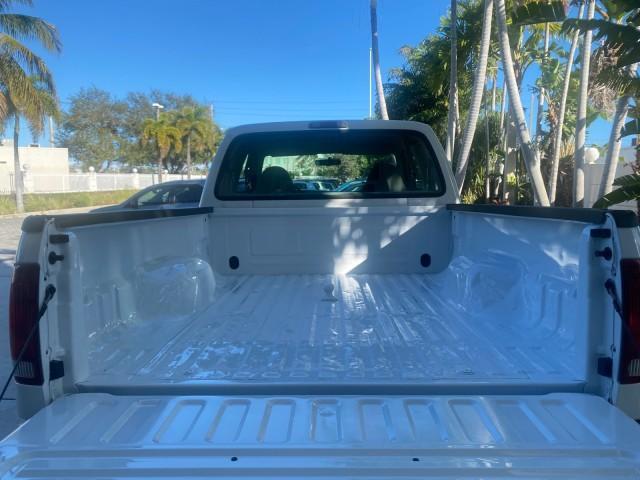 2001 Oxford White /Medium Graphite Ford Super Duty F-250 XLT 7.3 TURBO DIESEL 4WD (3FTNX21F41M) with an 7.3L DI V8 Turbo-Diesel Power Stroke Engine engine, Automatic transmission, located at 4701 North Dixie Hwy, Pompano Beach, FL, 33064, (954) 422-2889, 26.240938, -80.123474 - OUR WEBPAGE FLORIDACARS1.COM HAS OVER 100 PHOTOS AND FREE CARFAX LINK 2001 FORD F-250 SUPER DUTY XLT TURBO DIESEL ENGINE 4WD VIN: 3FTNX21F41MA06821 3 F T N X 2 1 F 4 1 M A 0 6 8 2 1 4 DOOR EXTENDED CAB PICKUP 7.3L V8 F DIESEL REAR WHEEL DRIVE W/ 4X4 Features 4WD/AWD ABS Brakes Air Conditioning AM/FM - Photo#89