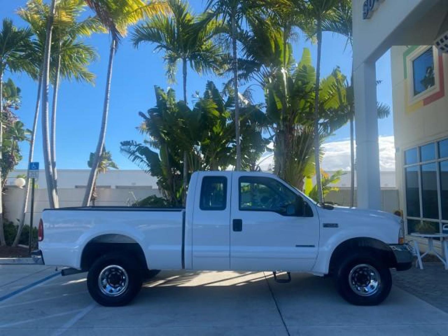 2001 Oxford White /Medium Graphite Ford Super Duty F-250 XLT 7.3 TURBO DIESEL 4WD (3FTNX21F41M) with an 7.3L DI V8 Turbo-Diesel Power Stroke Engine engine, Automatic transmission, located at 4701 North Dixie Hwy, Pompano Beach, FL, 33064, (954) 422-2889, 26.240938, -80.123474 - OUR WEBPAGE FLORIDACARS1.COM HAS OVER 100 PHOTOS AND FREE CARFAX LINK 2001 FORD F-250 SUPER DUTY XLT TURBO DIESEL ENGINE 4WD VIN: 3FTNX21F41MA06821 3 F T N X 2 1 F 4 1 M A 0 6 8 2 1 4 DOOR EXTENDED CAB PICKUP 7.3L V8 F DIESEL REAR WHEEL DRIVE W/ 4X4 Features 4WD/AWD ABS Brakes Air Conditioning AM/FM - Photo#99